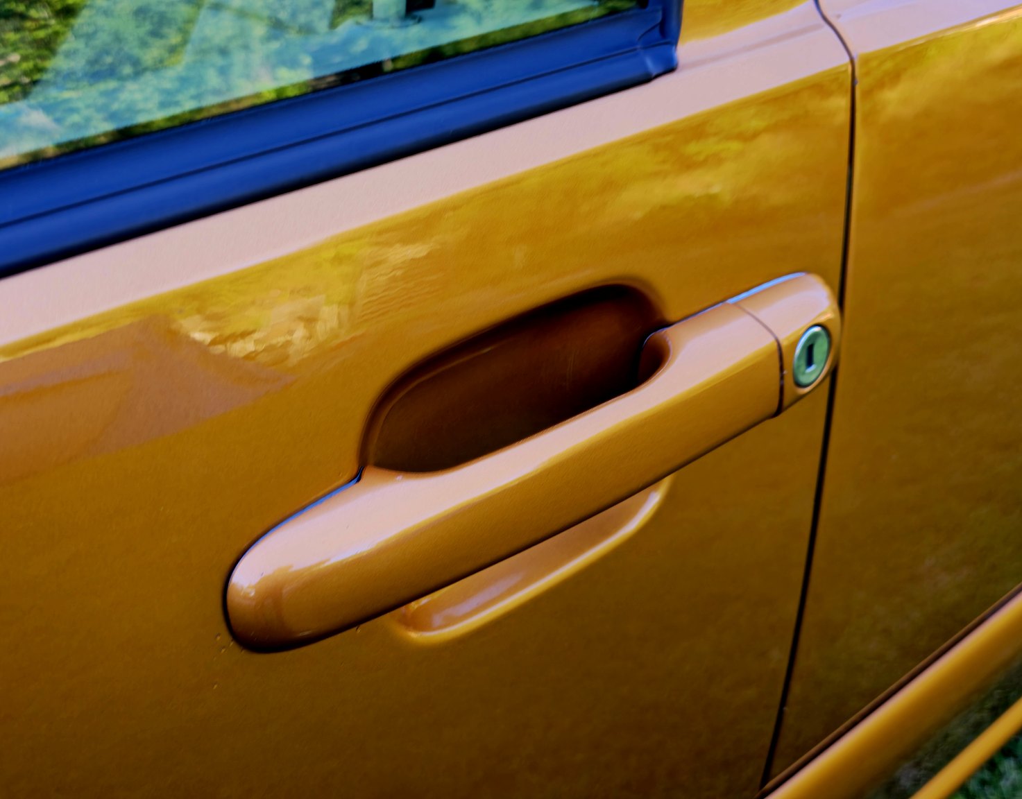Exterior image of 1998 Volvo V70 R 2.3 T Automatisk