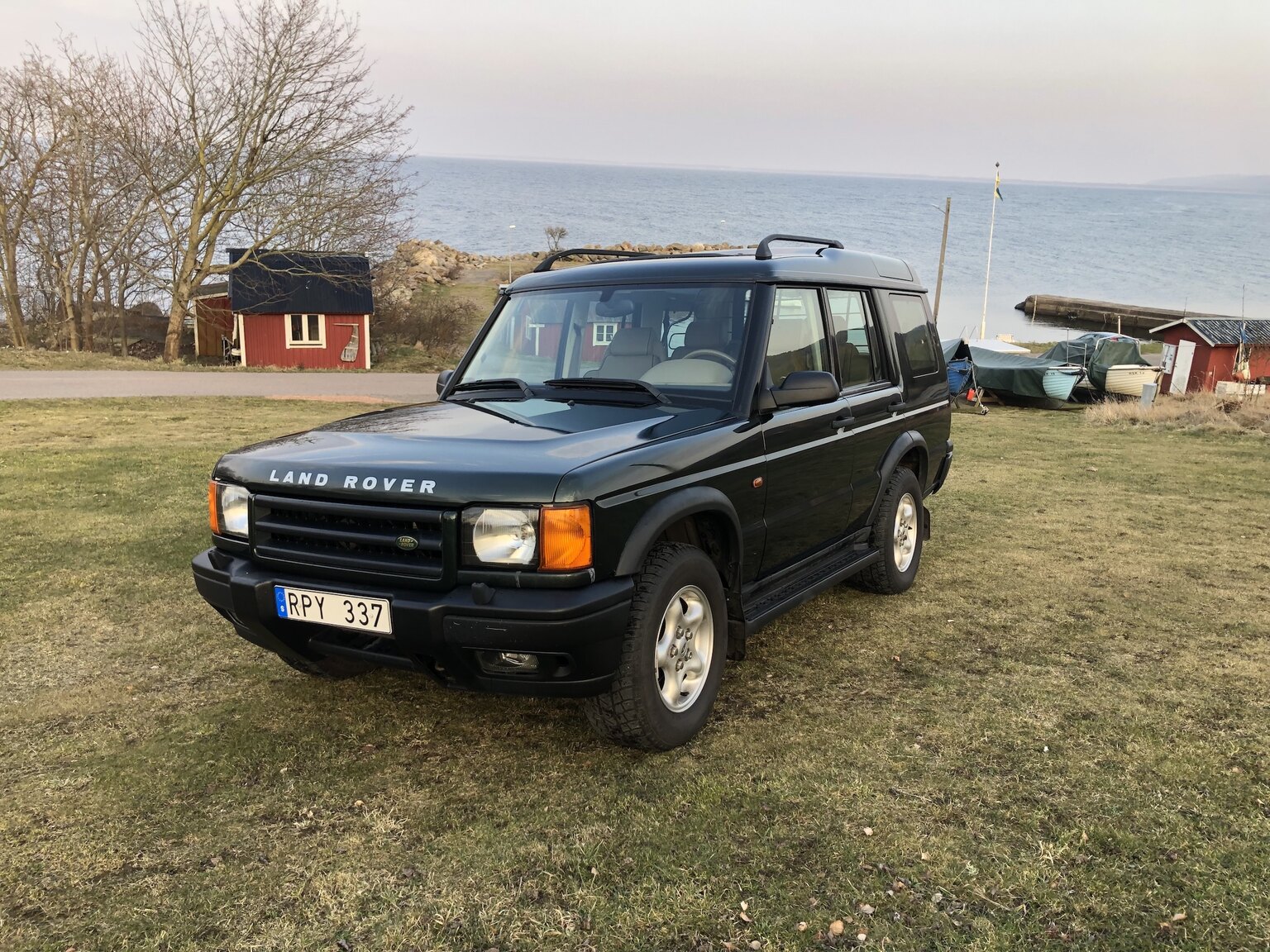 Exterior image of 1999 Land Rover Discovery 4.0 V8