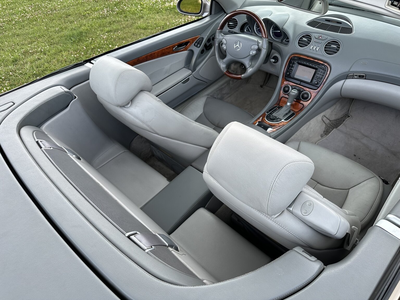 Innenraumfoto von 2003 Mercedes Benz SL 500