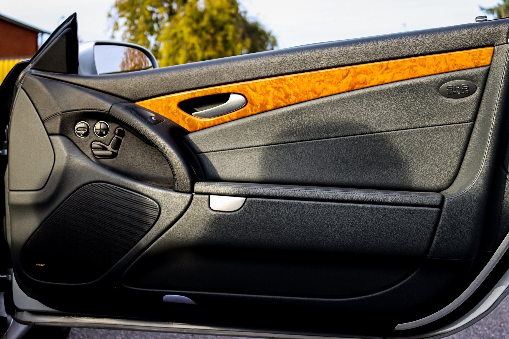 Interior image of 2006 Mercedes-Benz SL 500