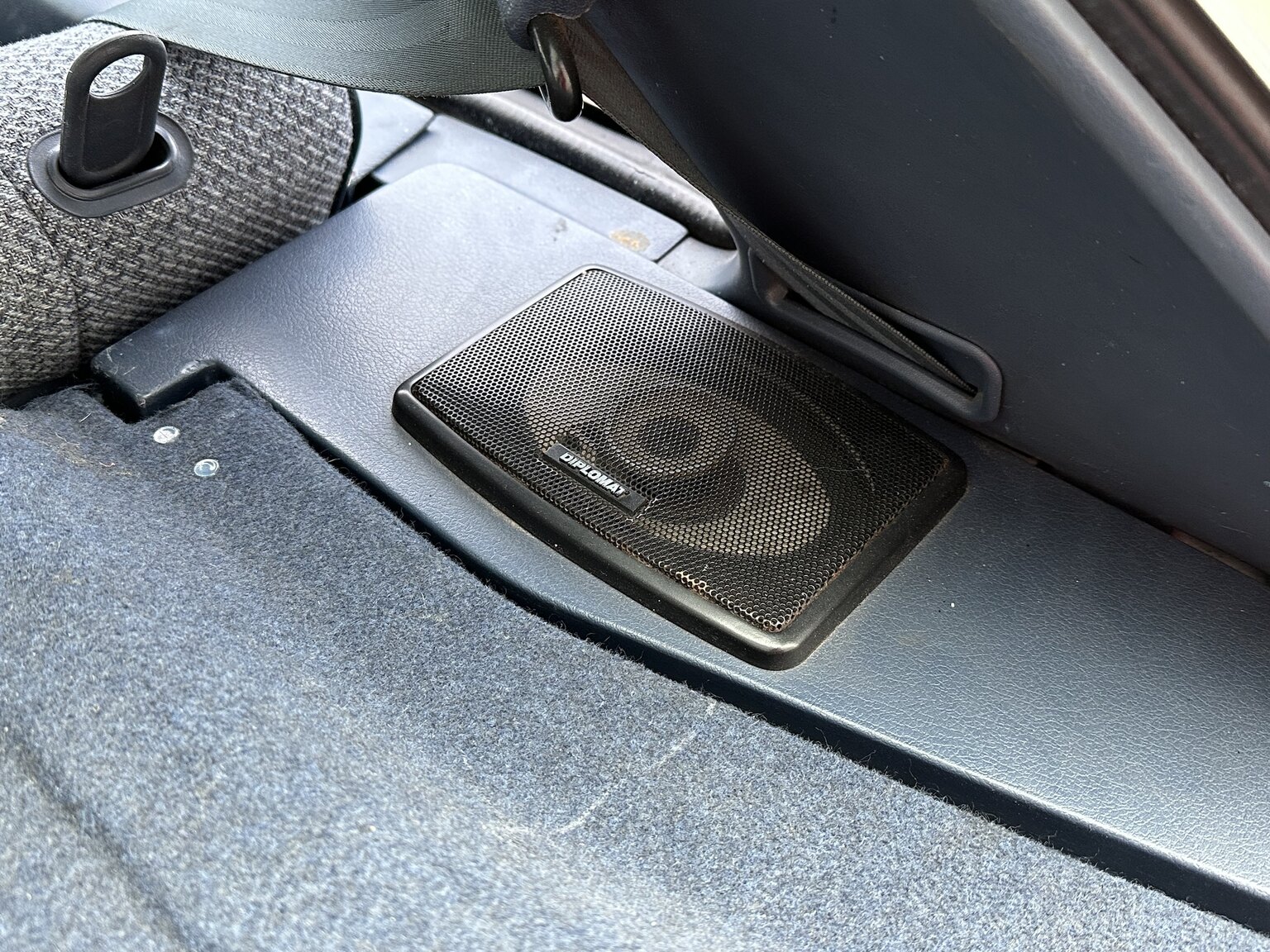 Interior image of 1988 Nissan Sunny (35)