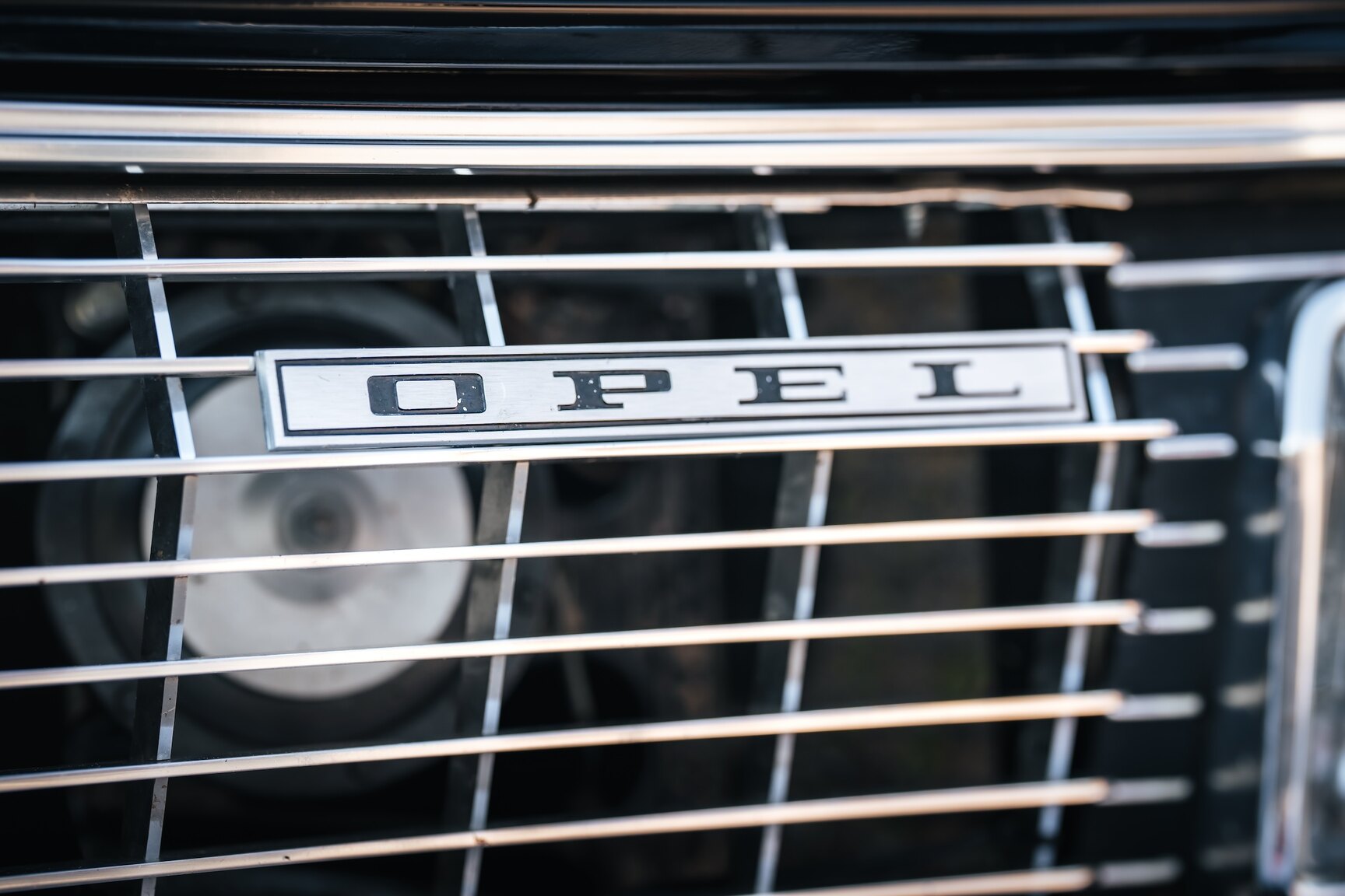 Aussenfoto 1966 Opel Diplomat Coupé 5.4