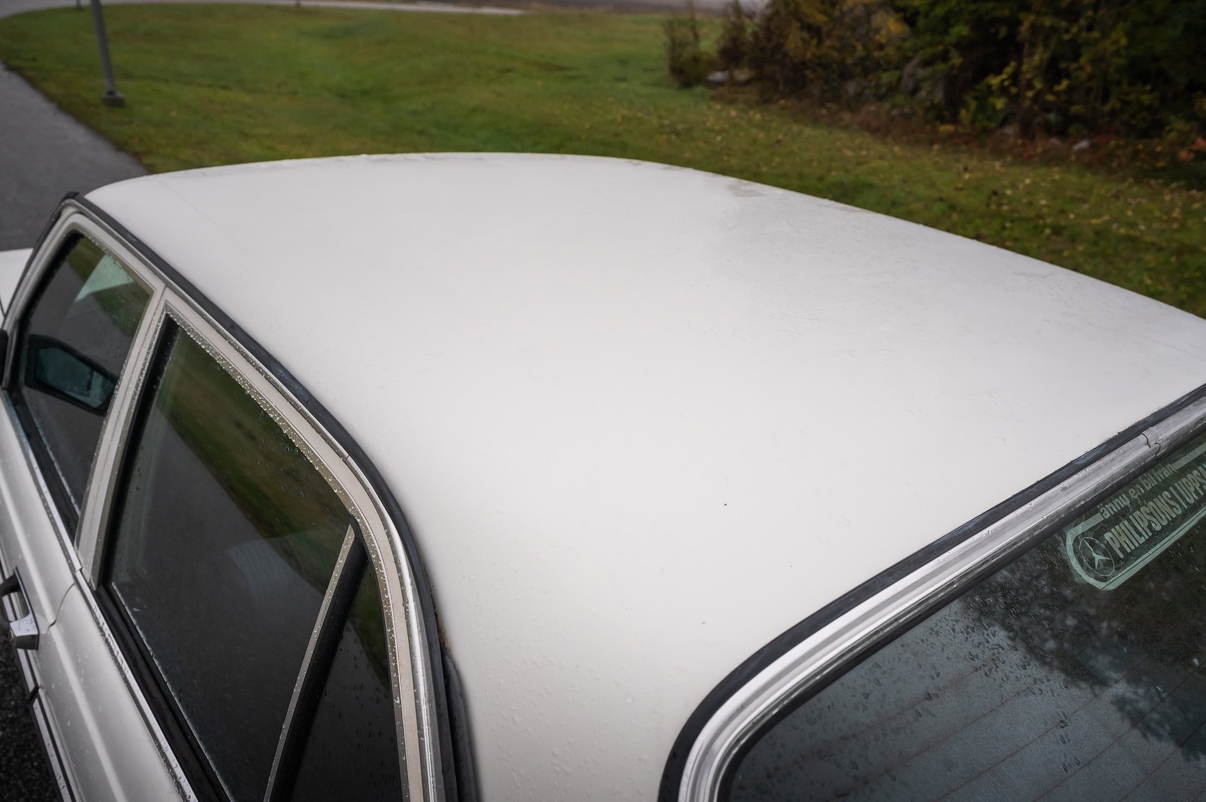 Exterior image of 1985 Mercedes-Benz 200 Automatic