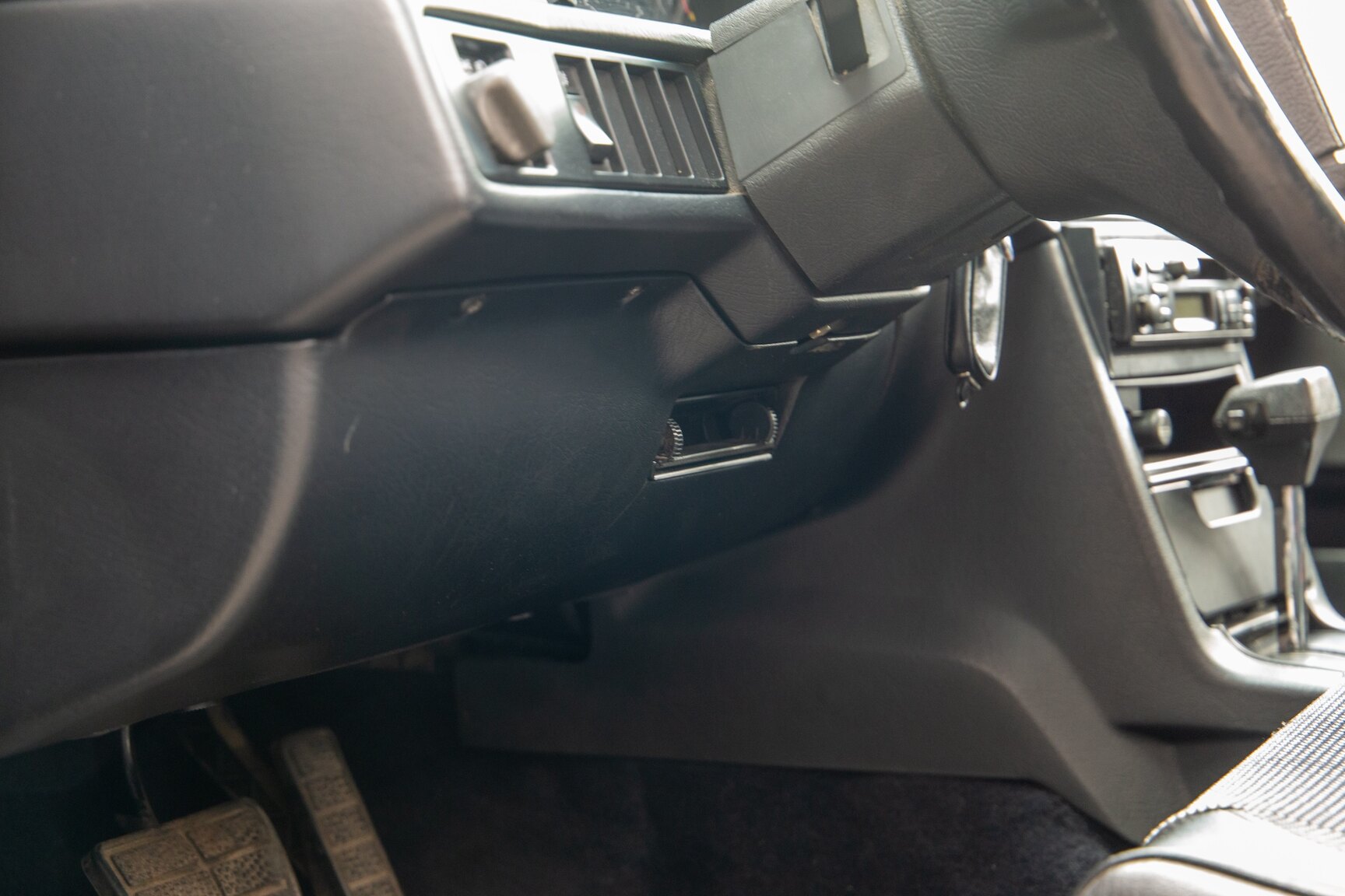 Interior image of 1990 Volvo 745 Turbo (19)