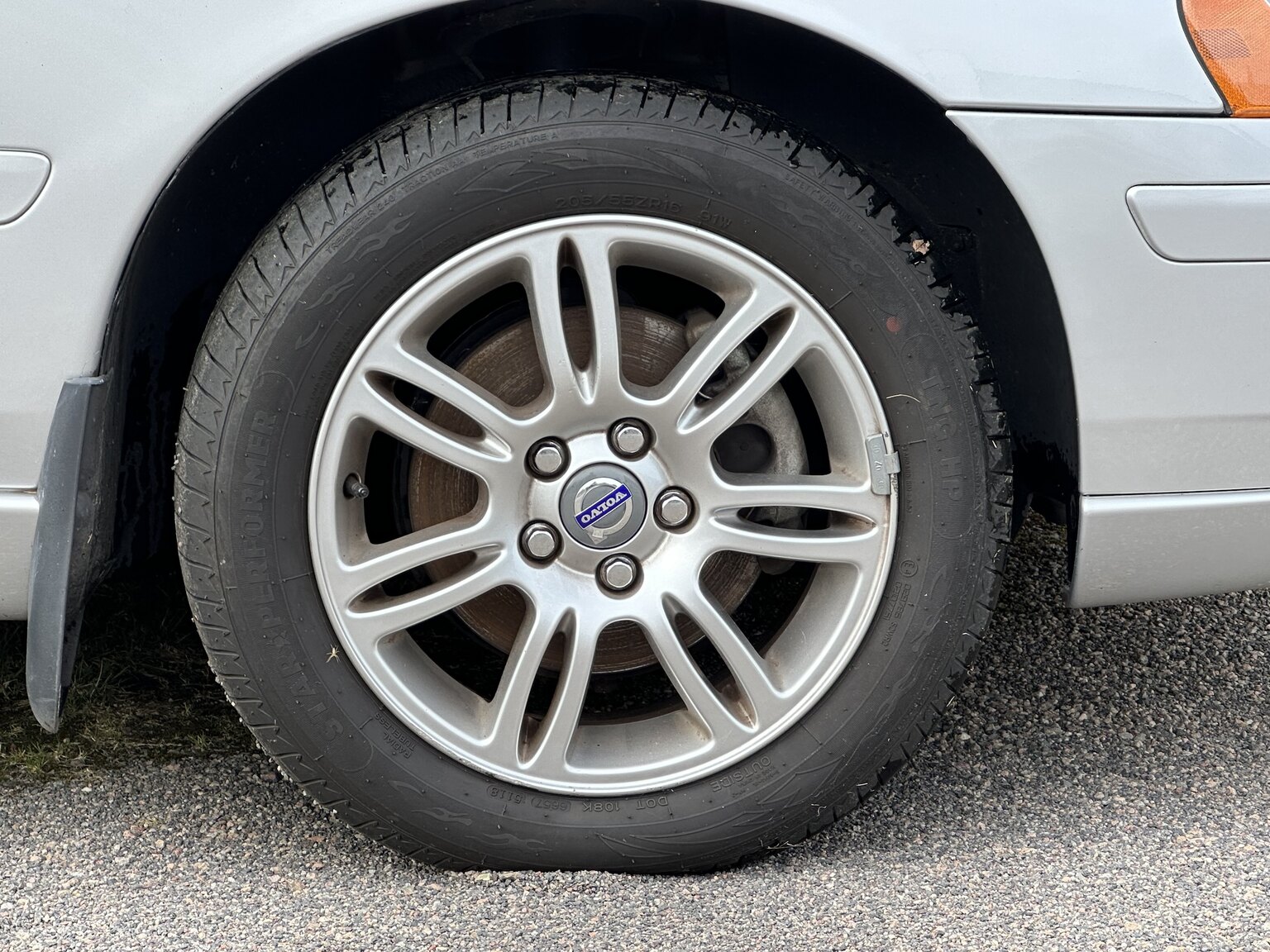 Exterior image of 2008 Volvo V70 Classic