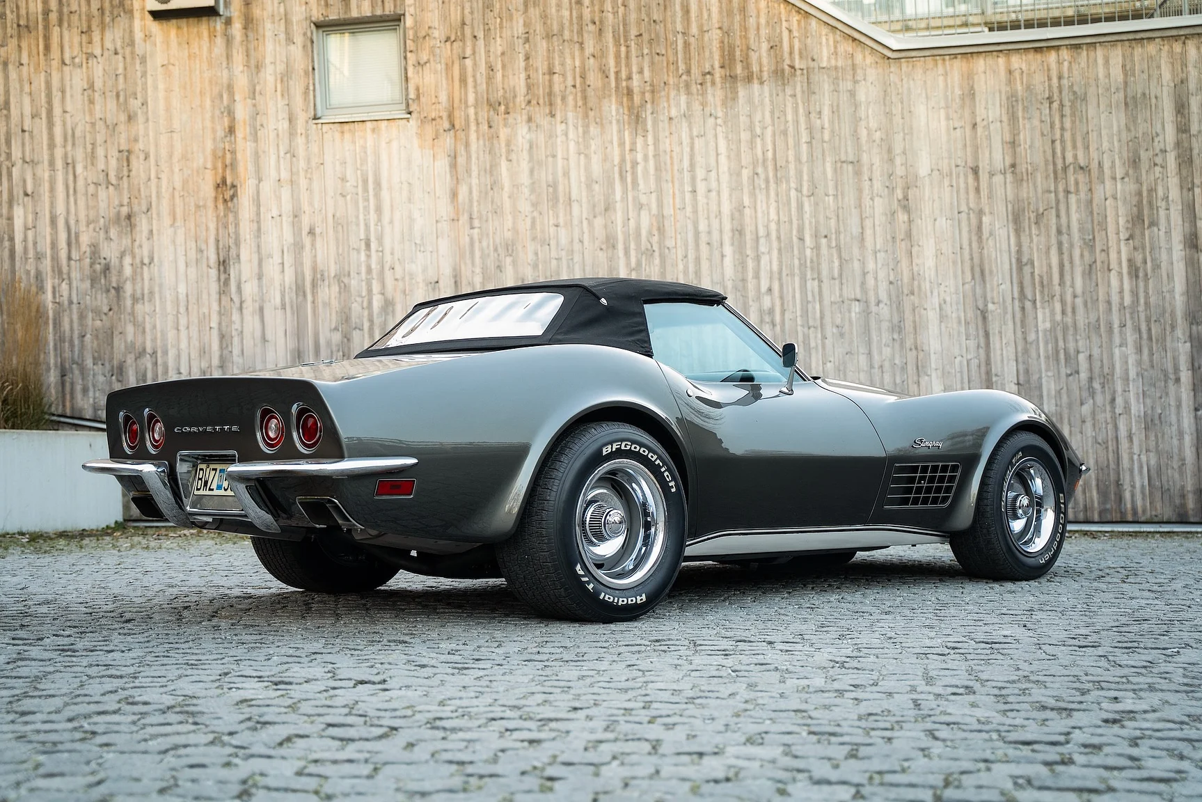 Exterior image of 1971 Chevrolet Corvette Stingray Special 598 cui V8 795 hk (10)