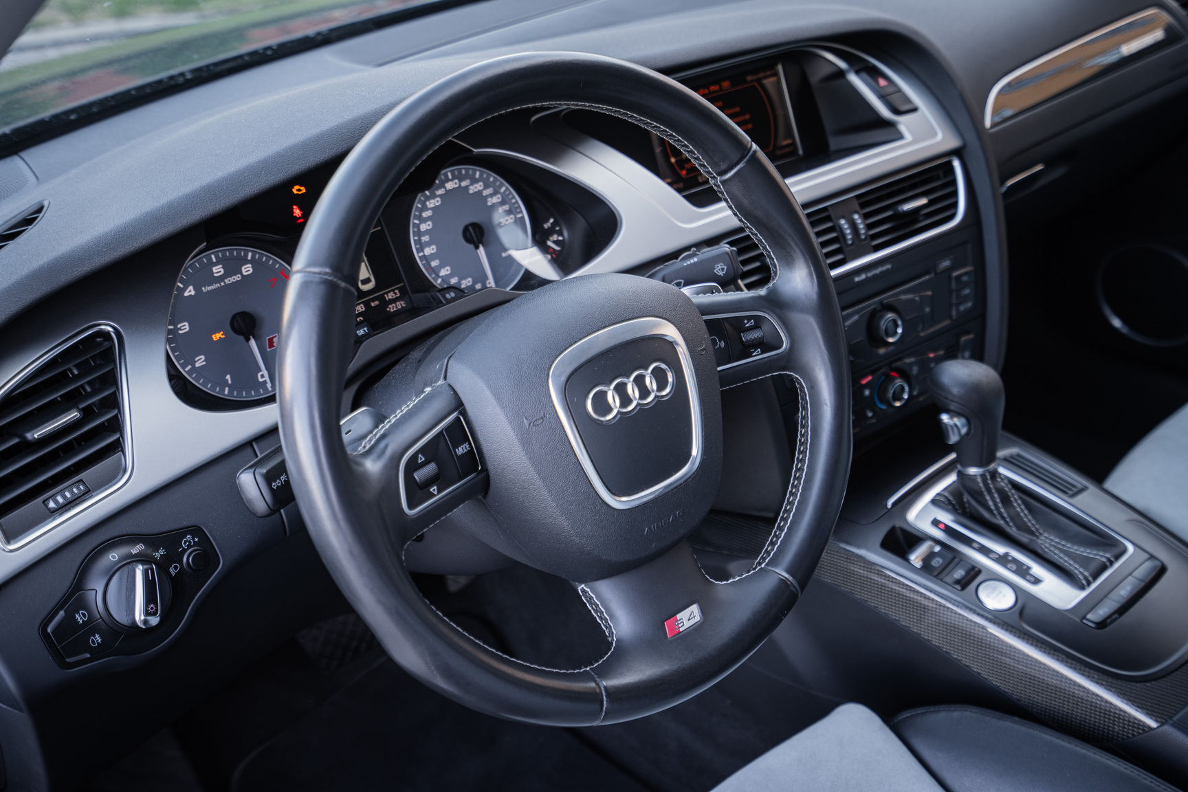 Interiörbild 2011 Audi S4 (24)