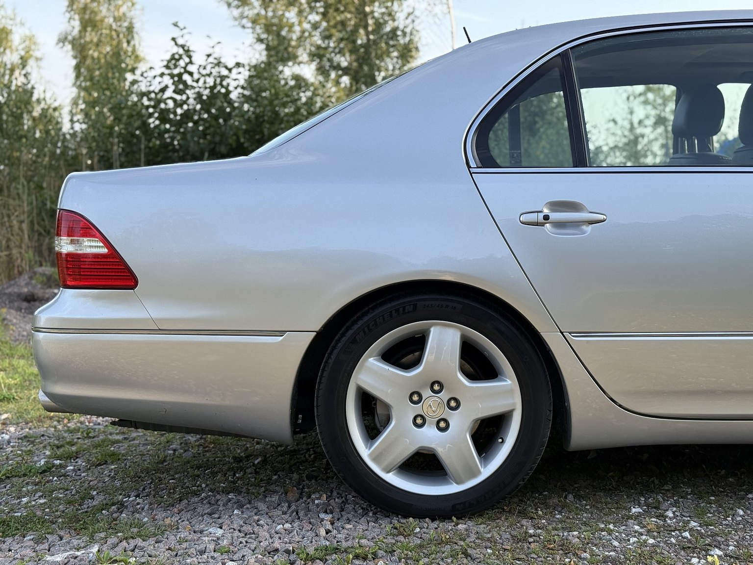 Exterior image of 2005 Lexus LS 430 4.3 V8