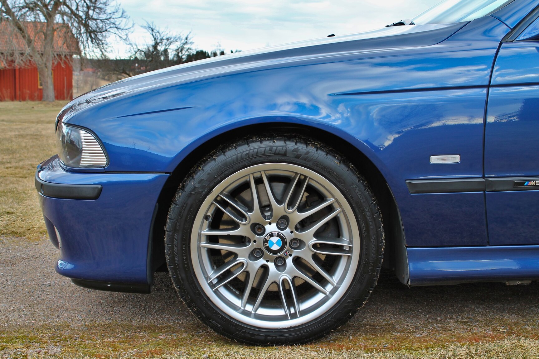 Exteriörbild på 2003 BMW M5