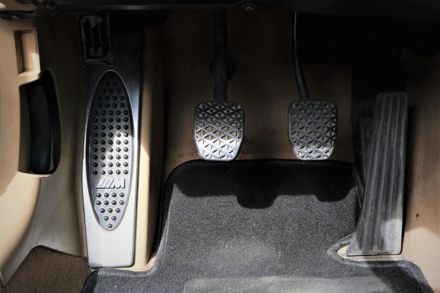 Interior image of 2002  BMW 330Ci 