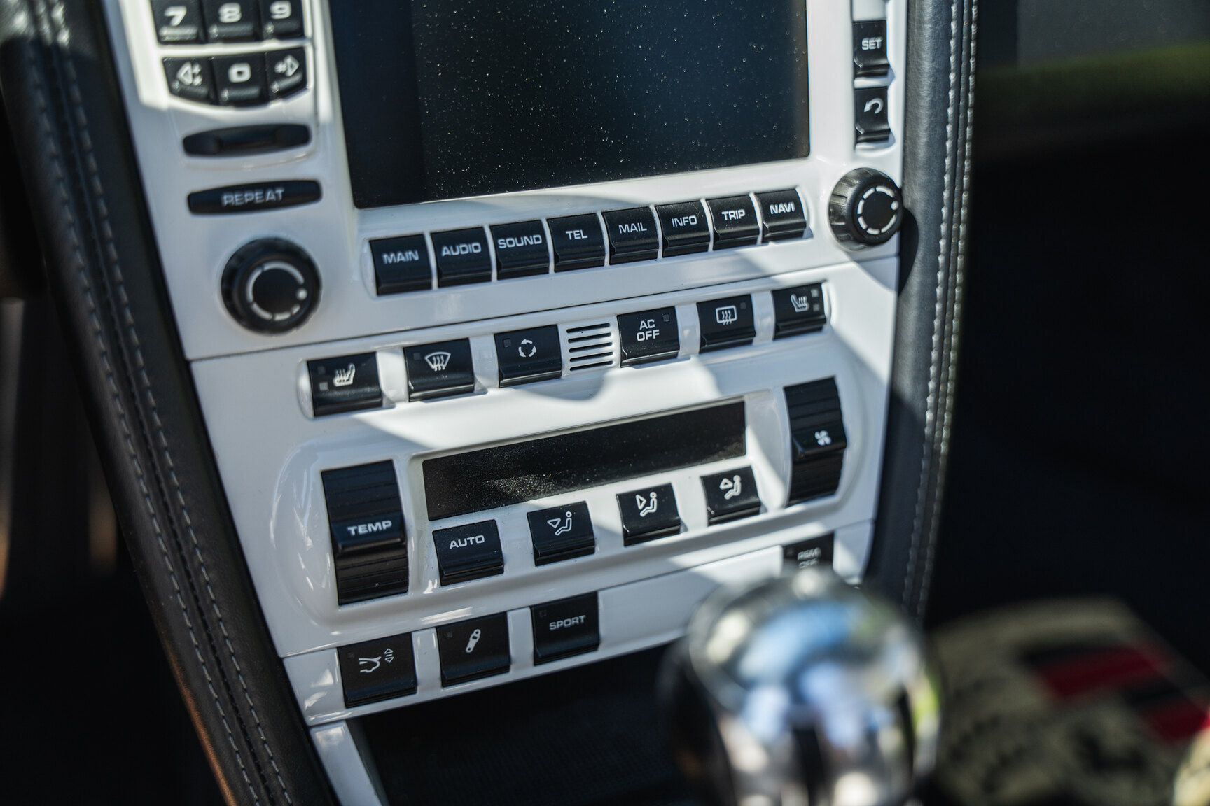 Interior image of 2008 Porsche 911 Turbo Cabriolet (38)