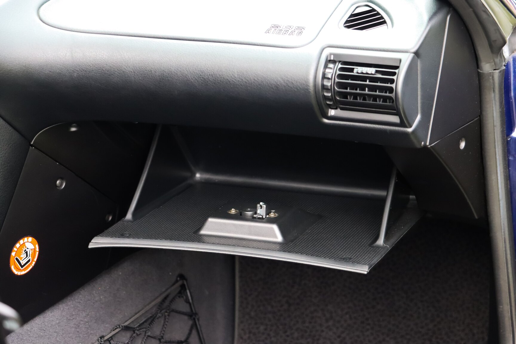 Interior image of 1999 BMW Z3 1.9i