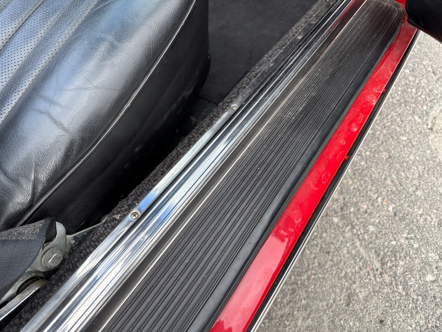 Interior image of 1975 Mercedes-Benz 280 SL (34)