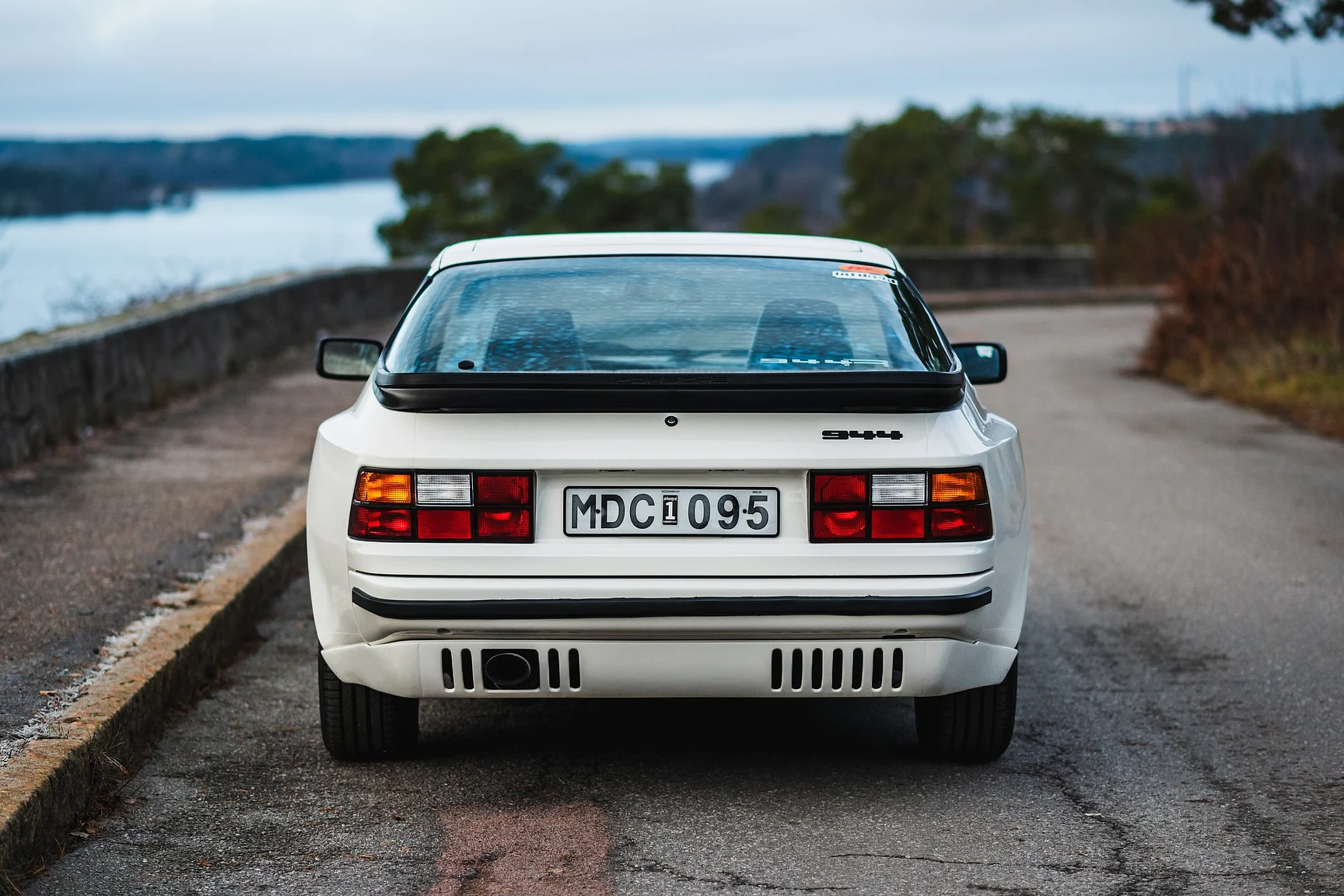 Exterior image of 1986 Porsche 944R (5)