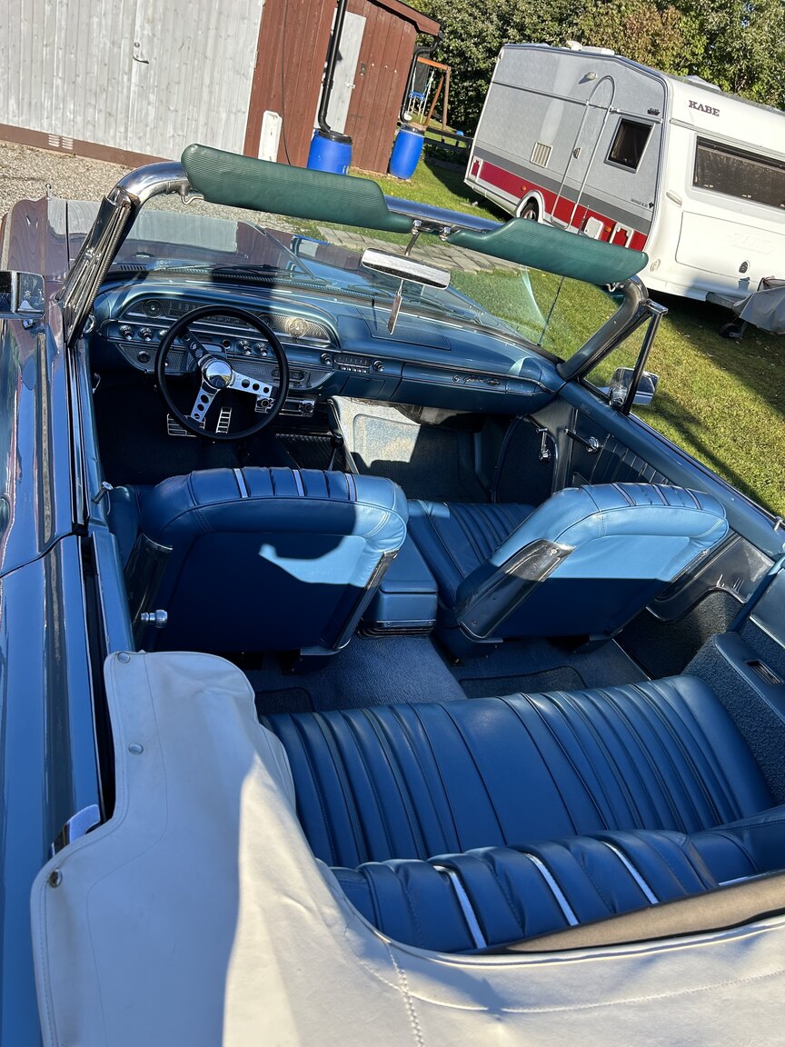 Interior image of 1962 Ford Galaxie 500 XL Sunliner