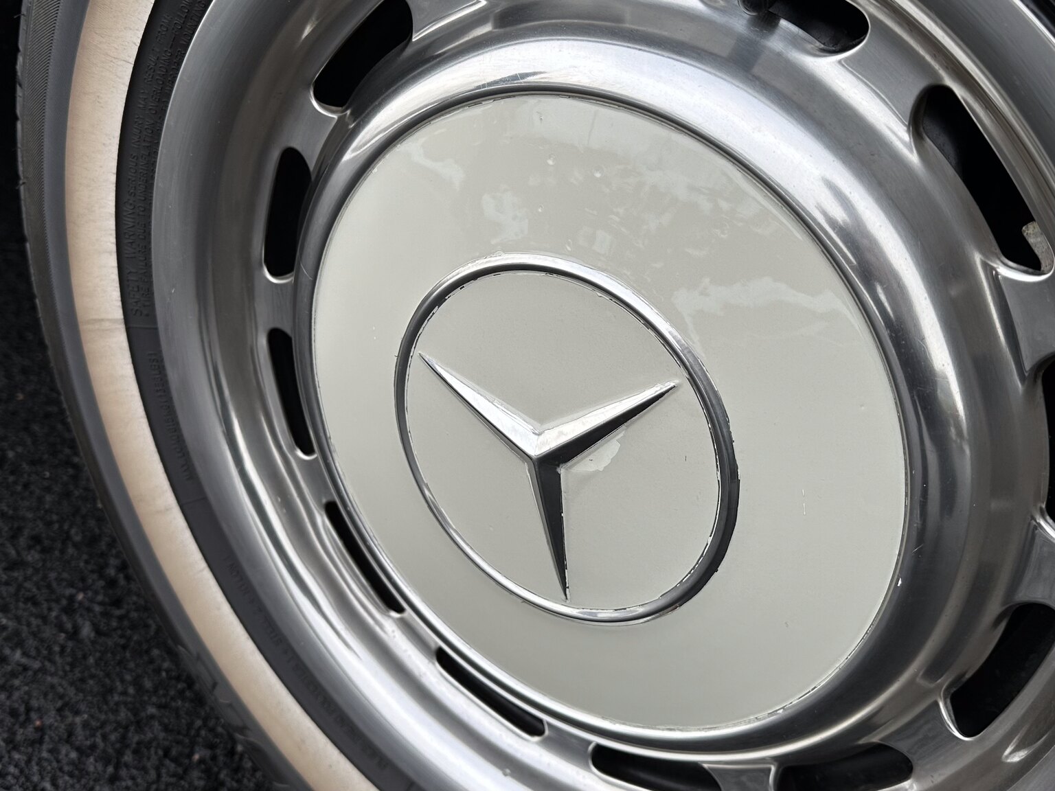 Exterior image of 1968 Mercedes Benz SL 280 Pagoda