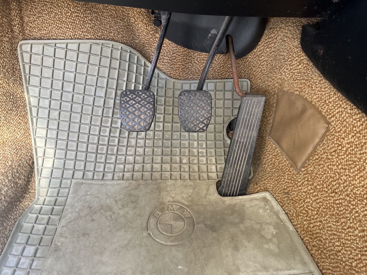 Interior image of 1977 BMW 518 (21)