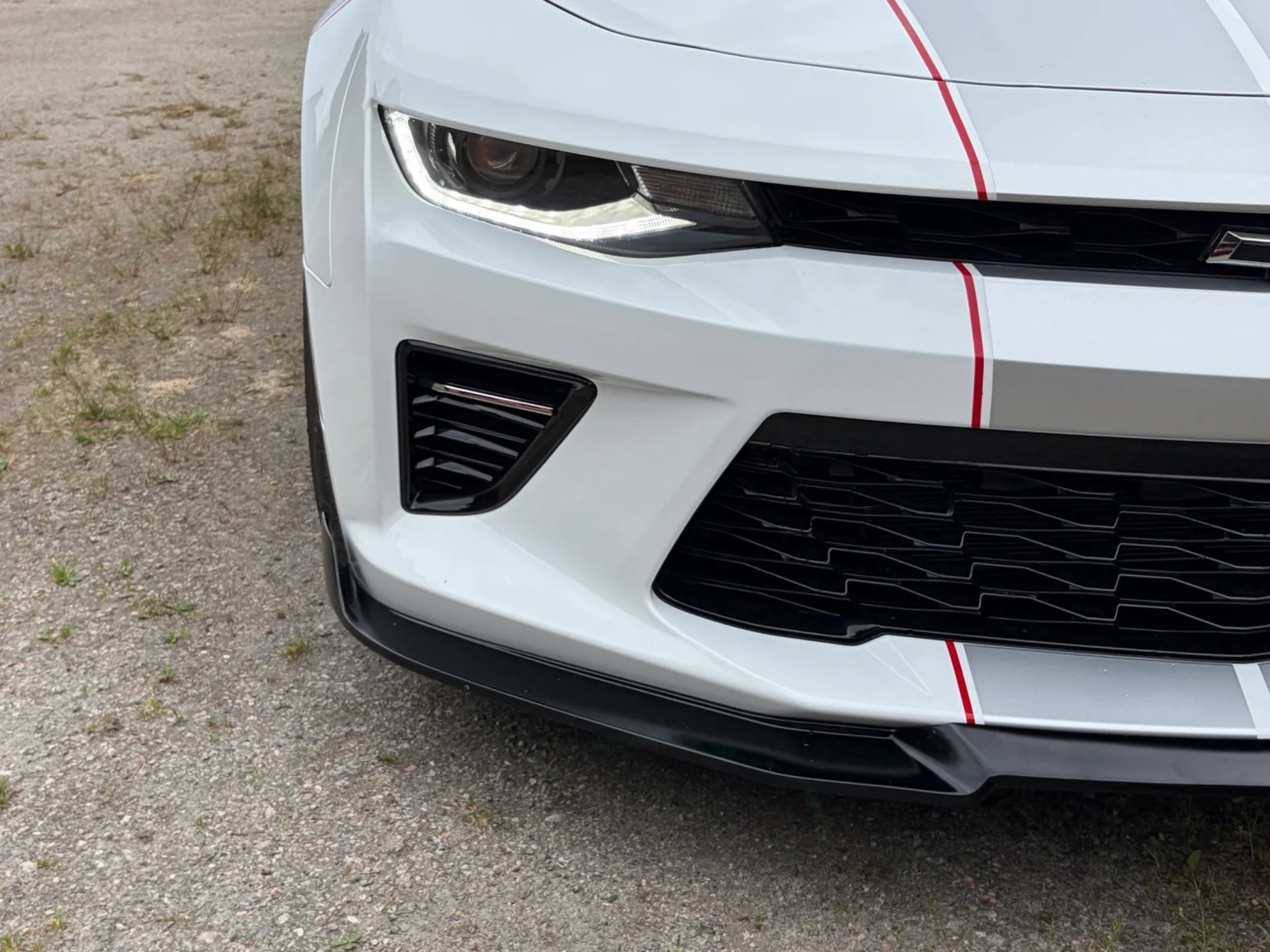 Exterior image of 2017 Chevrolet Camaro SS (53)