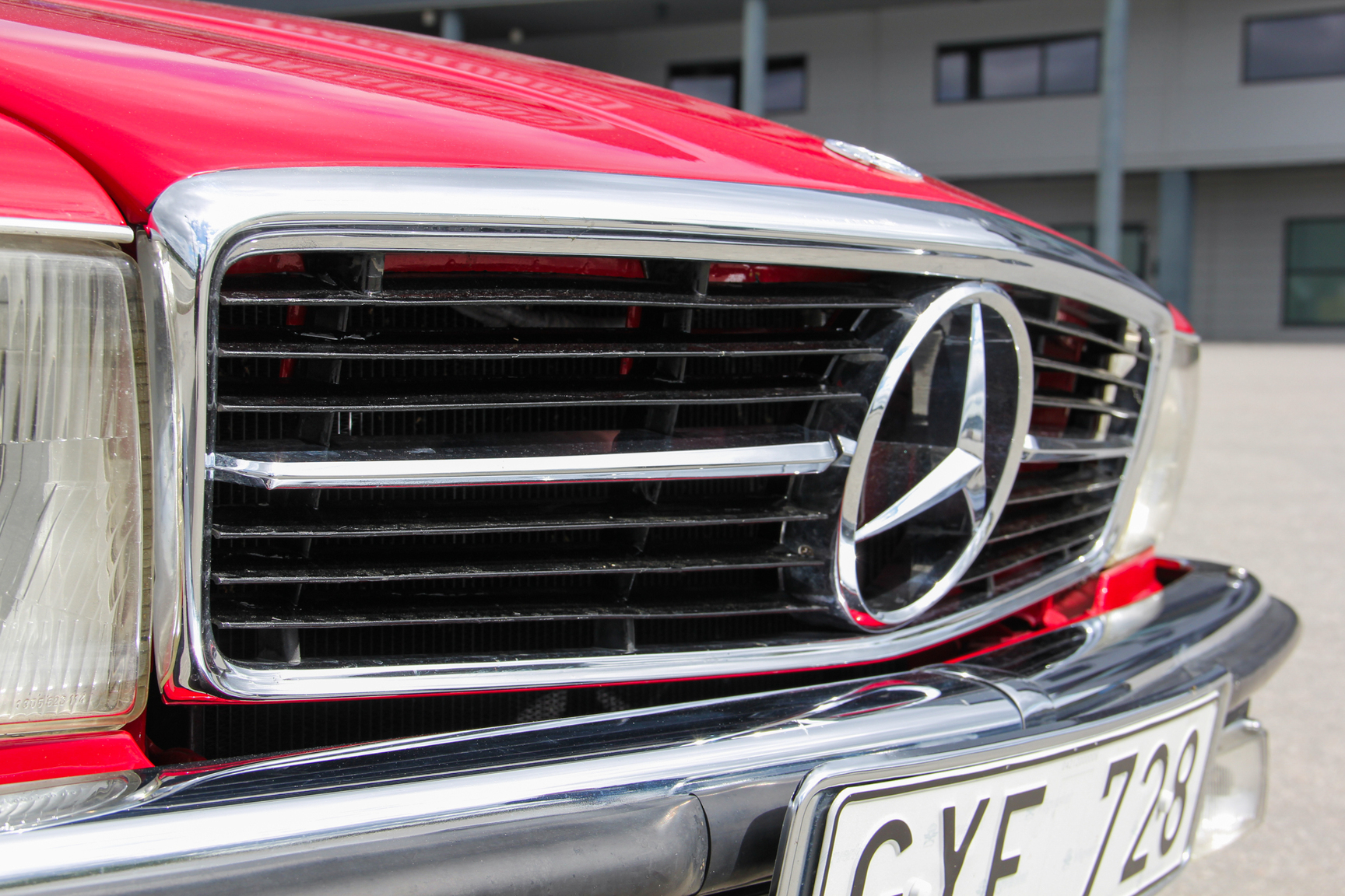 Exteriörbild på 1975 Mercedes-Benz 280 SL