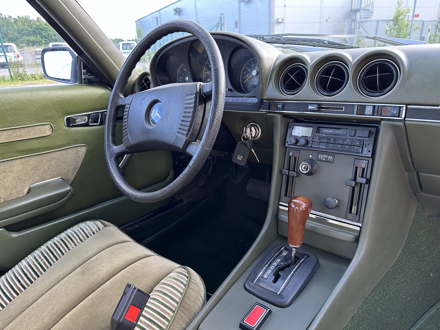 Innenraumfoto von 1974 Mercedes Benz 450 SLC