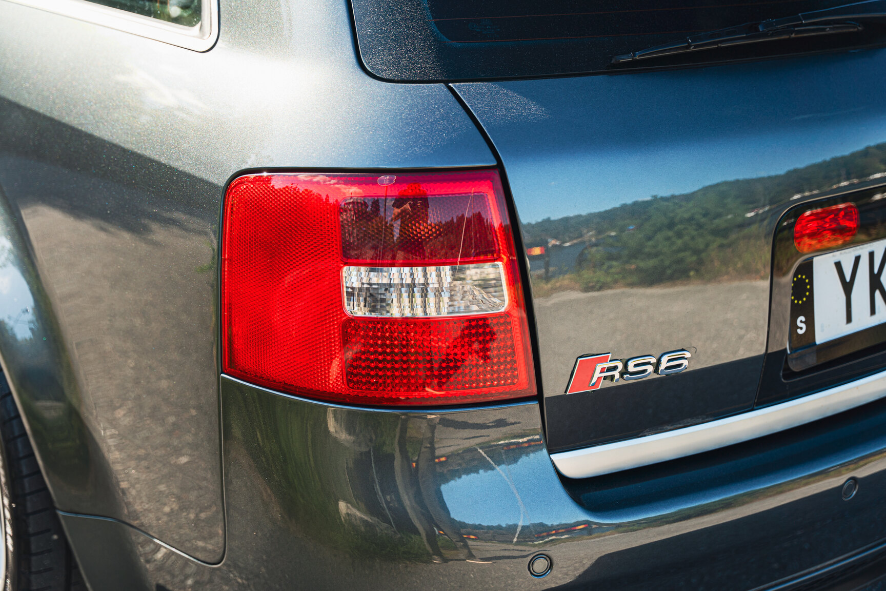 Exterior image of 2003  Audi RS6 C5