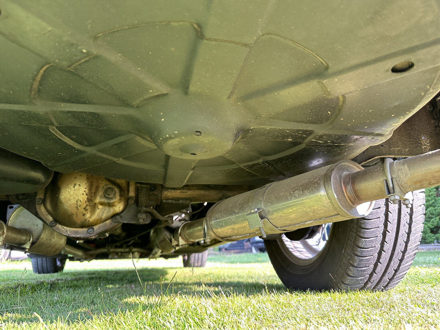 Image of 1965 Daimler 250 V8 mechanics