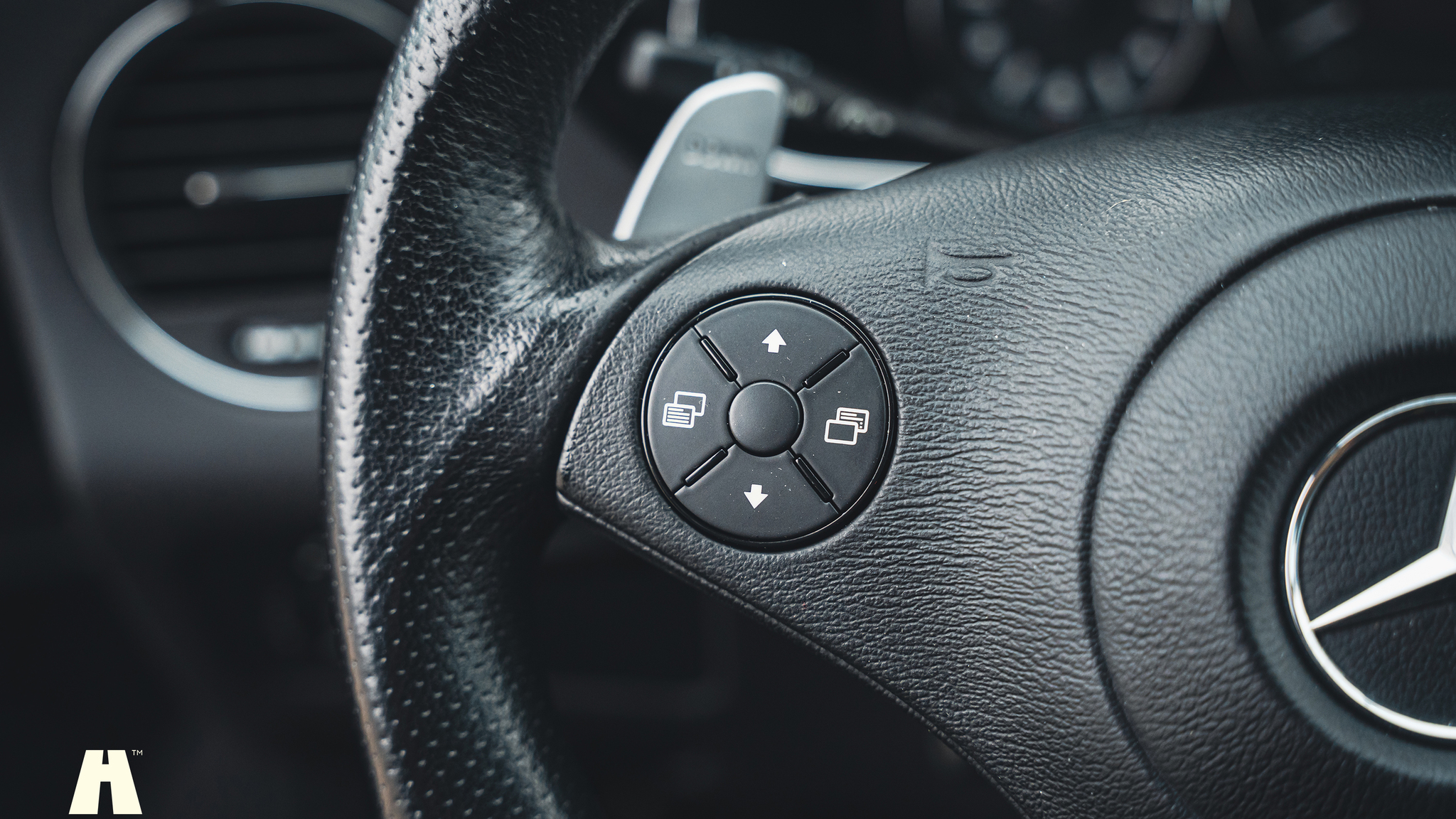 Interiörbild 2008 Mercedes-Benz CLS 63 AMG (28)