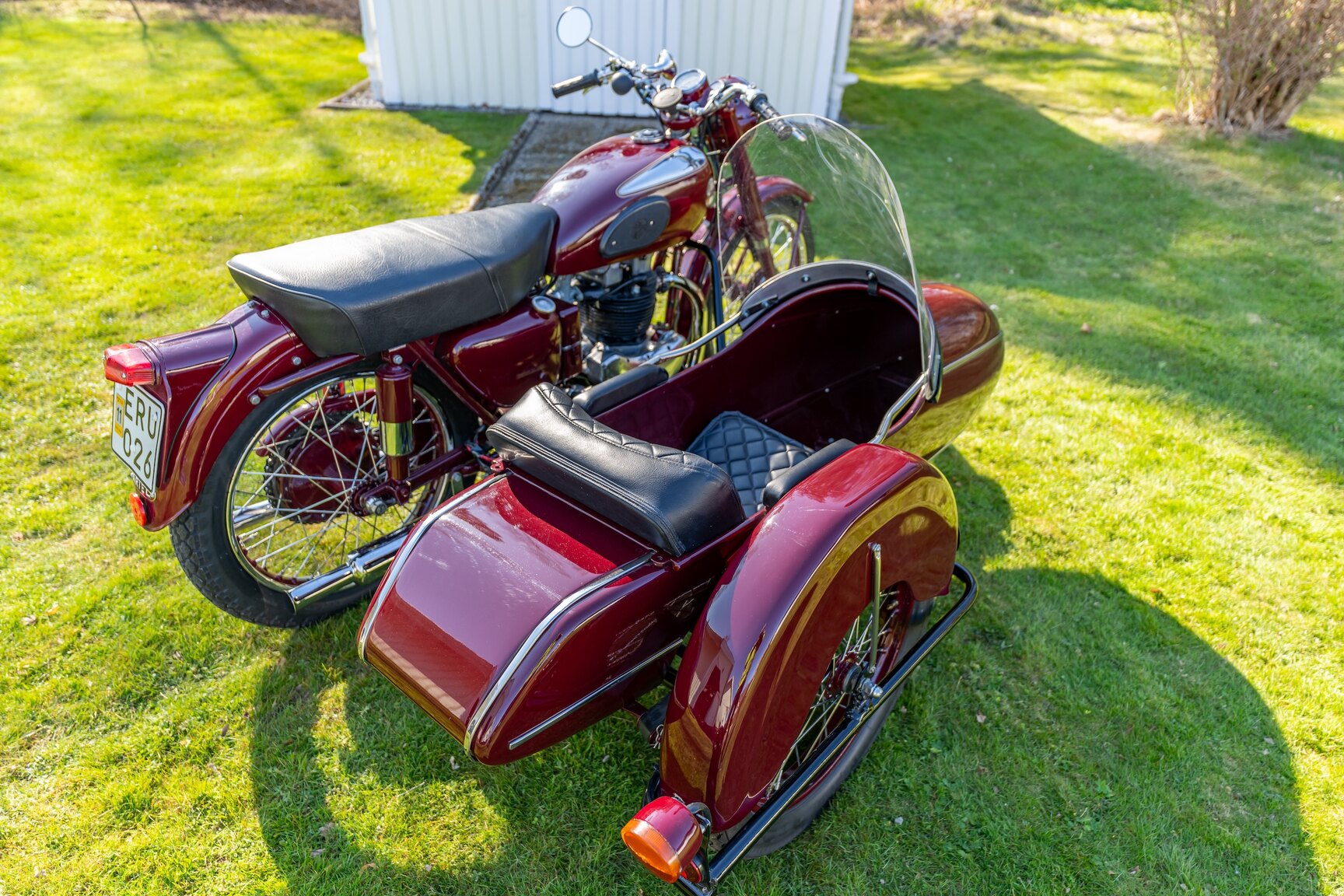 Exteriörbild på 1954 Ariel FH 650 Huntsmaster Twin