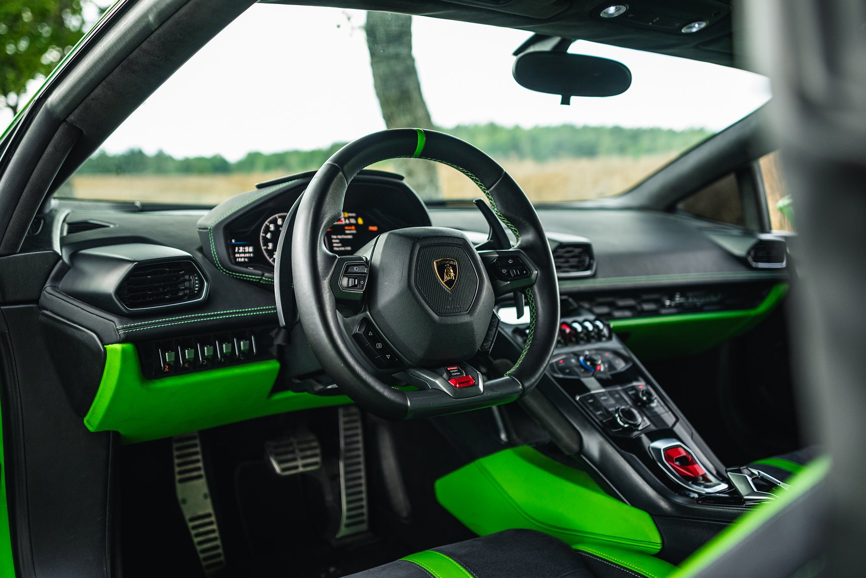 Innenraumfoto von 2016 Lamborghini Huracan LP-610-4