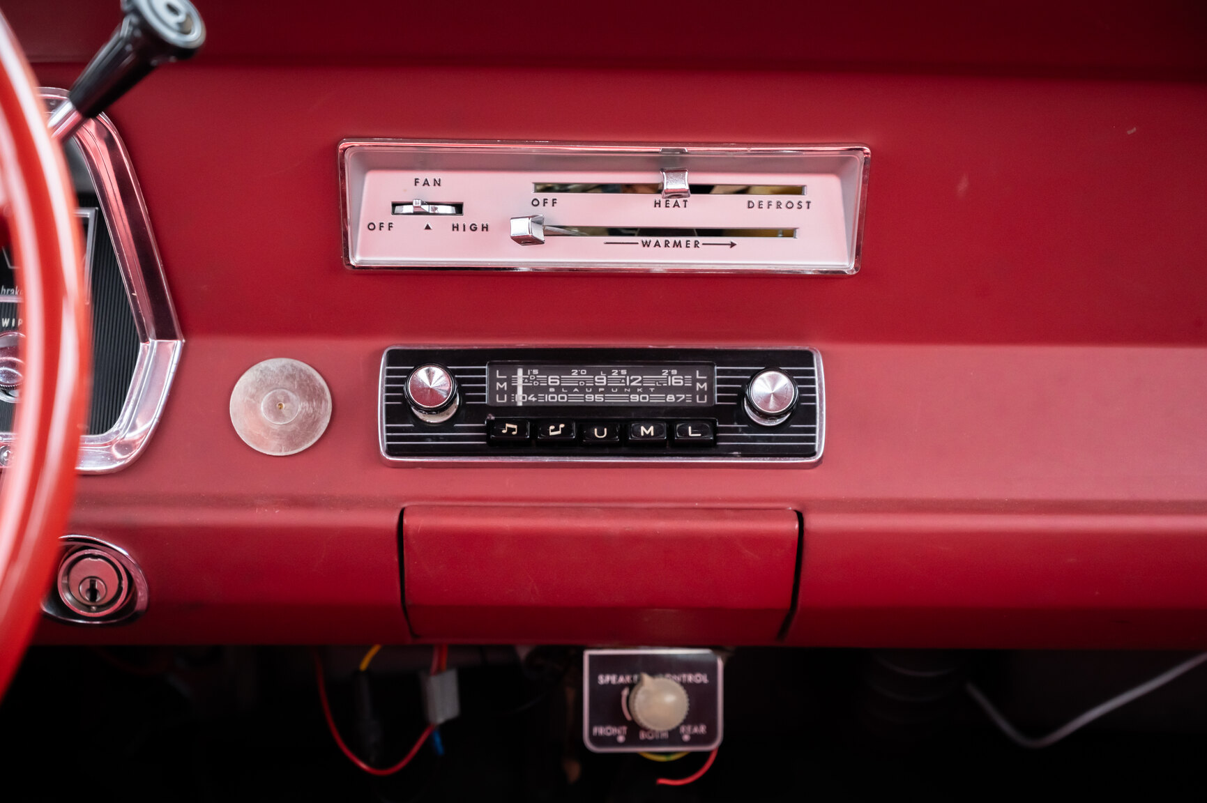 Interiörbild 1967 Plymouth Valiant V 100 Sedan