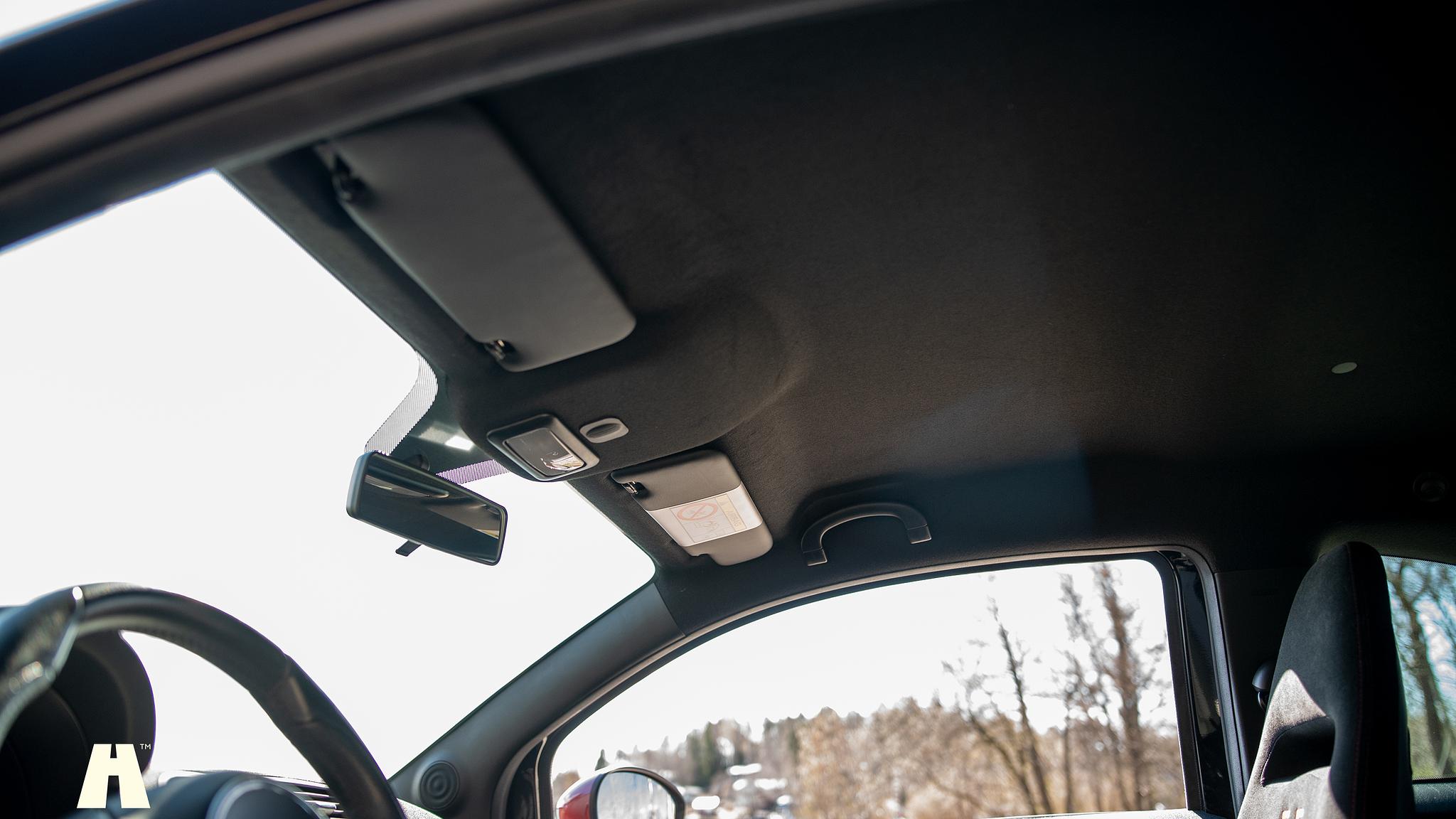 Interiörbild 2016 Abarth 595 Competizione (56)