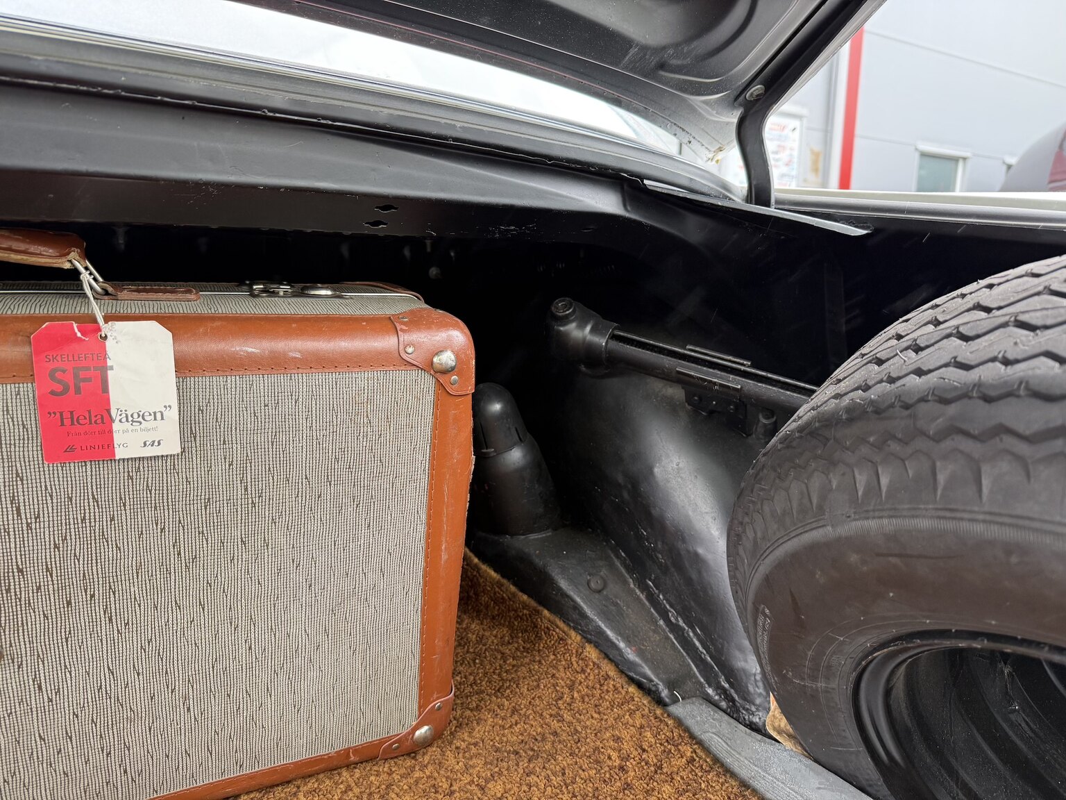 Interior image of 1963 Mercedes-Benz 220 SE