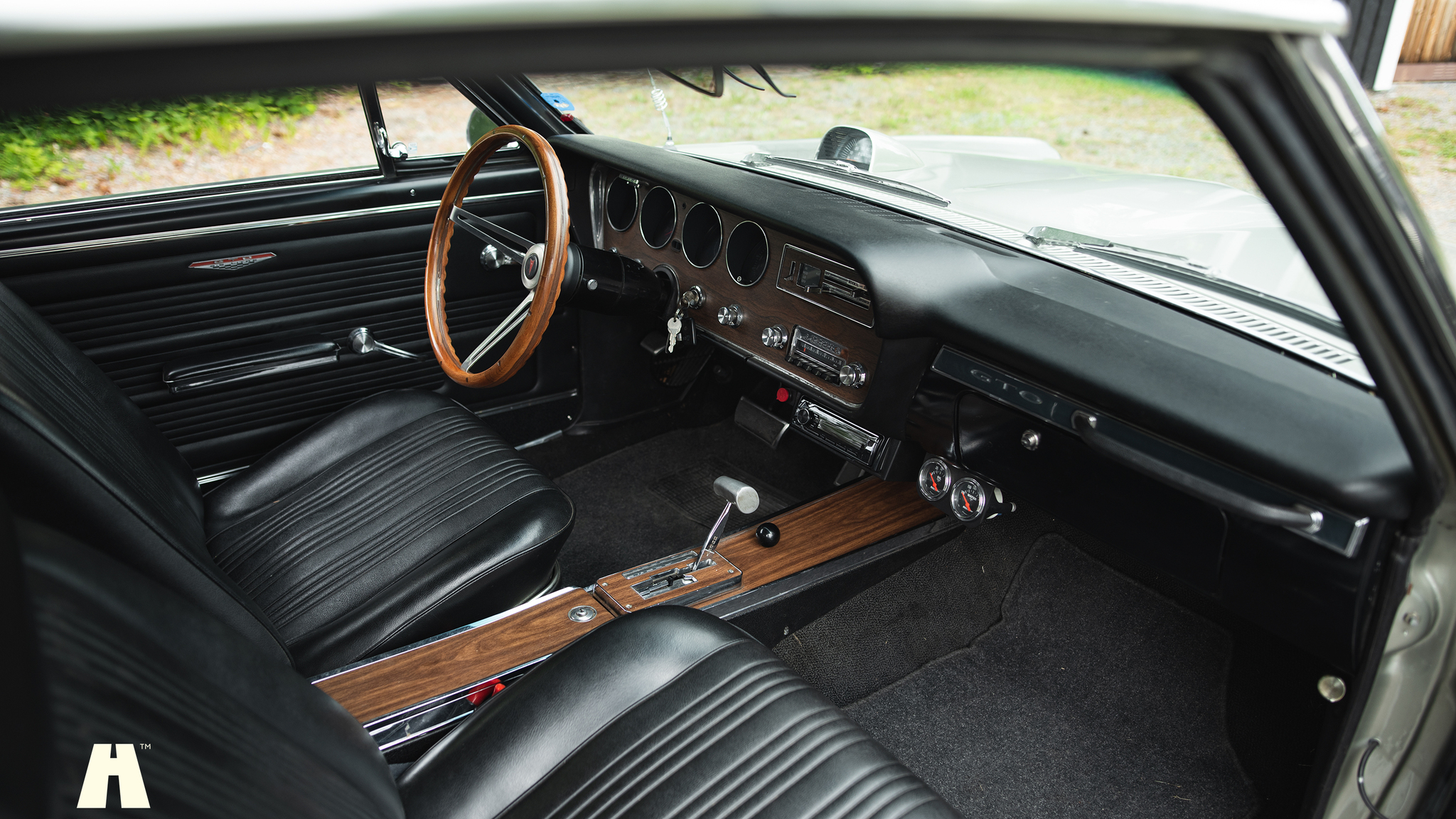 Interior image of 1967 Pontiac GTO Hardtop (4)
