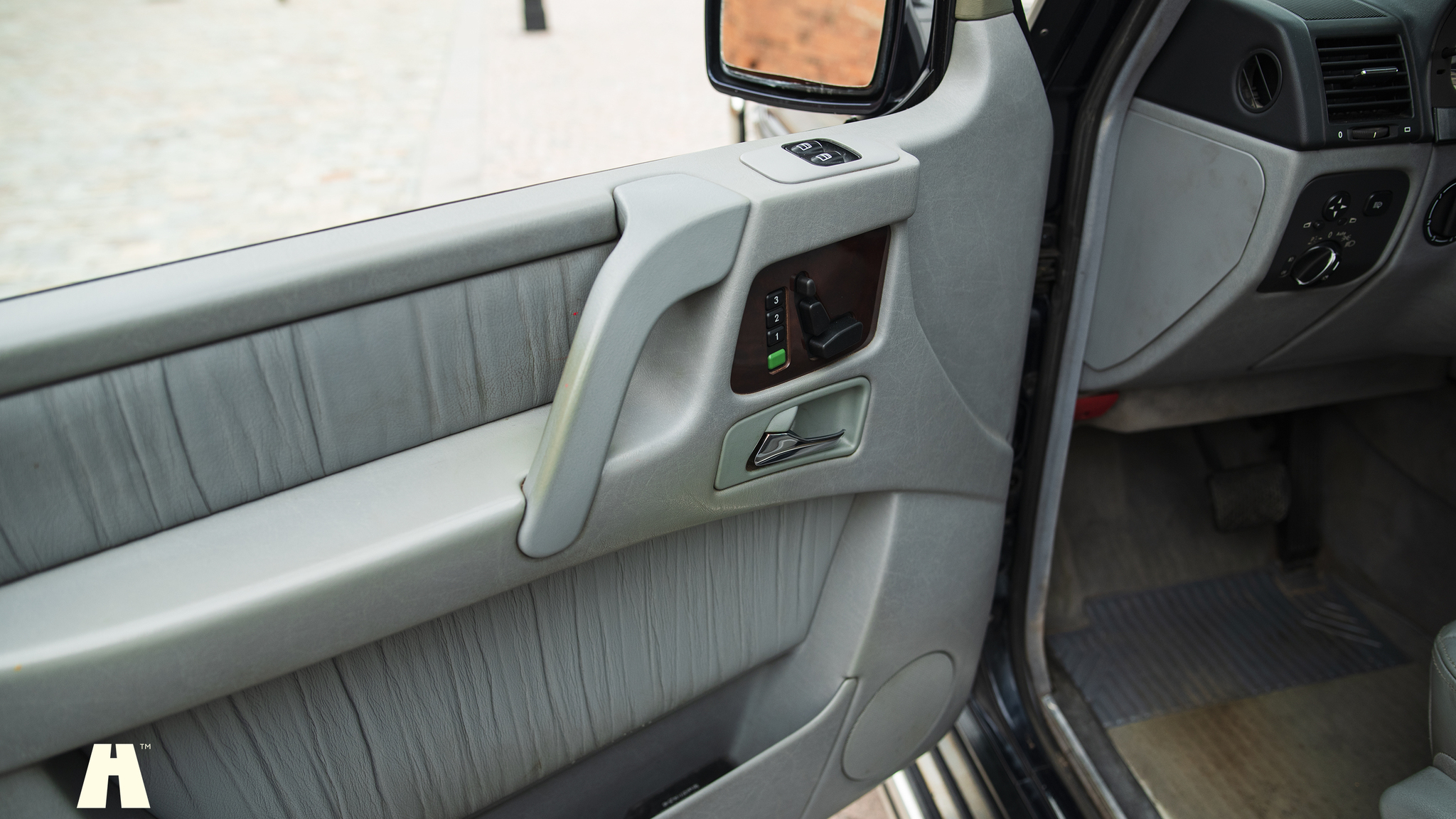 Interiörbild 2004 Mercedes-Benz G400 (KORT)