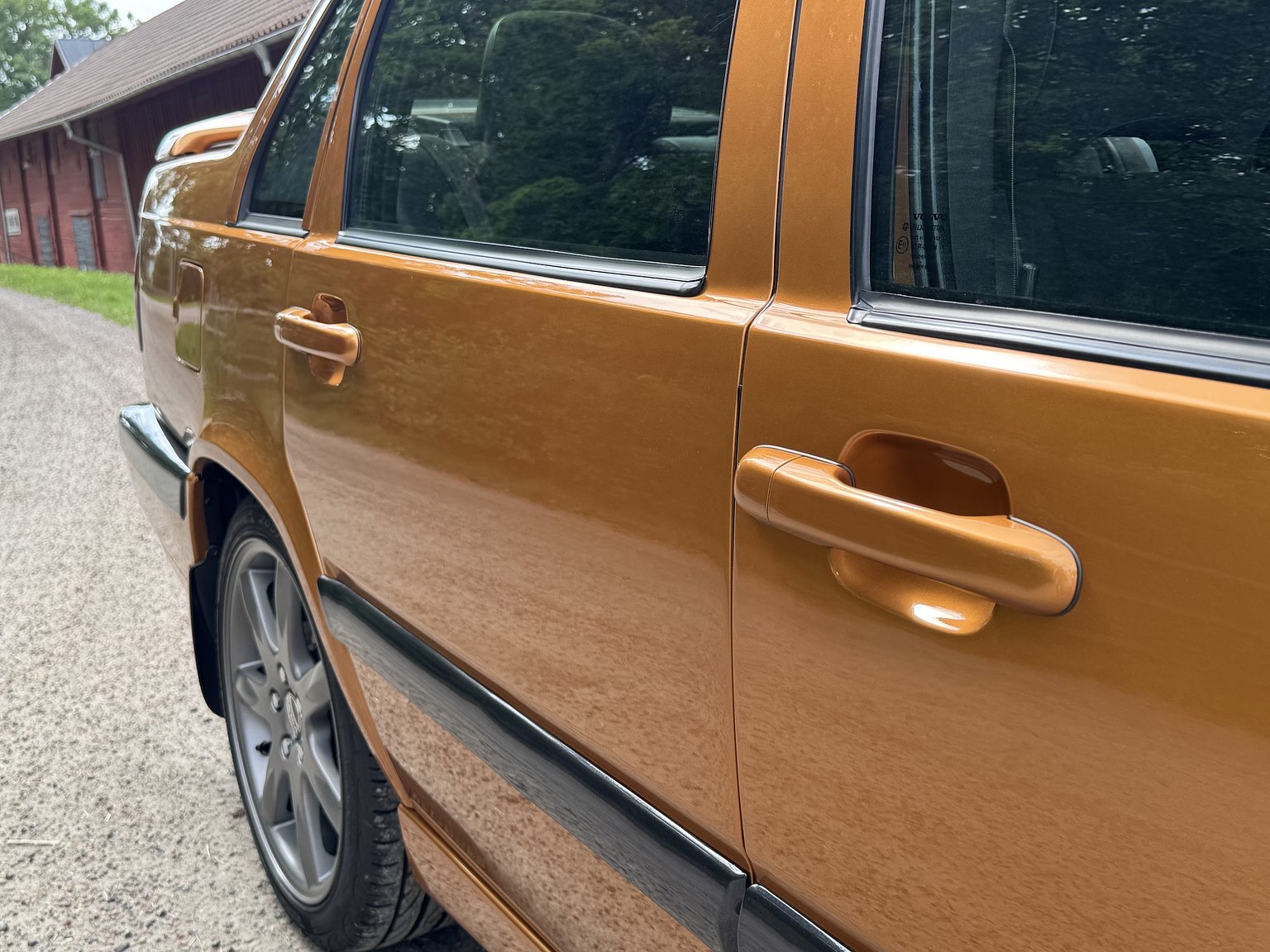 Exterior image of 1996 Volvo 850 R