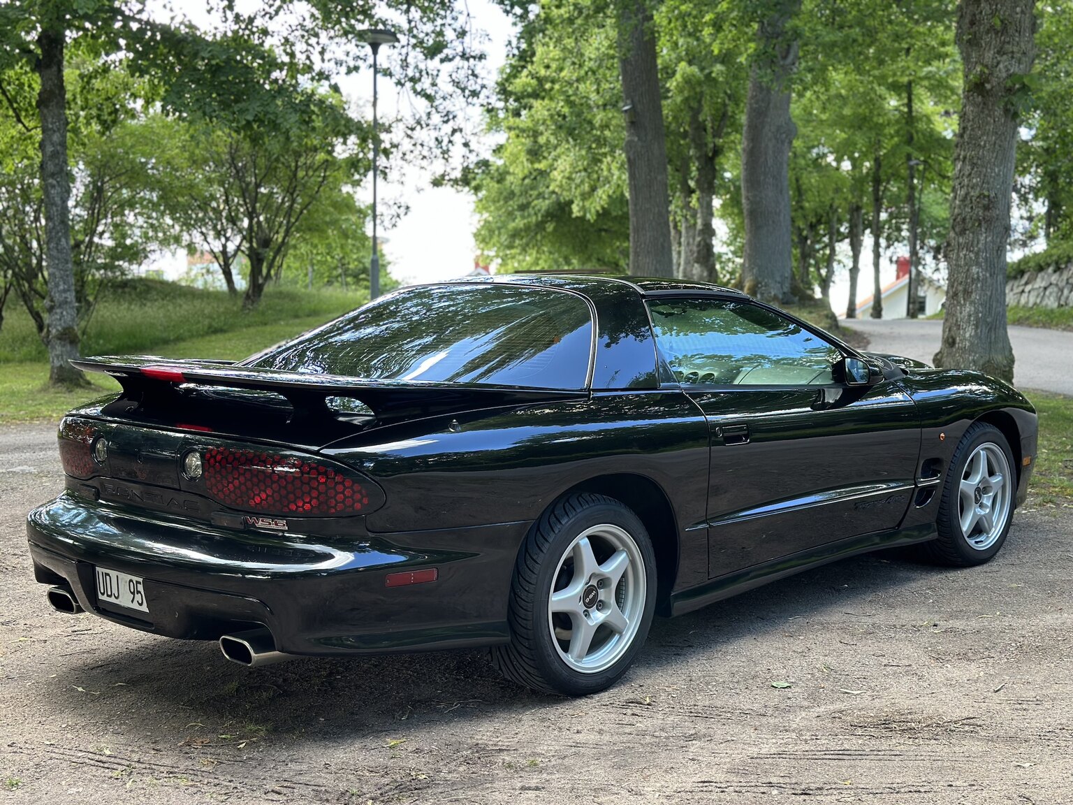 Exterior image of 2000 Pontiac TransAm Firebird (10)