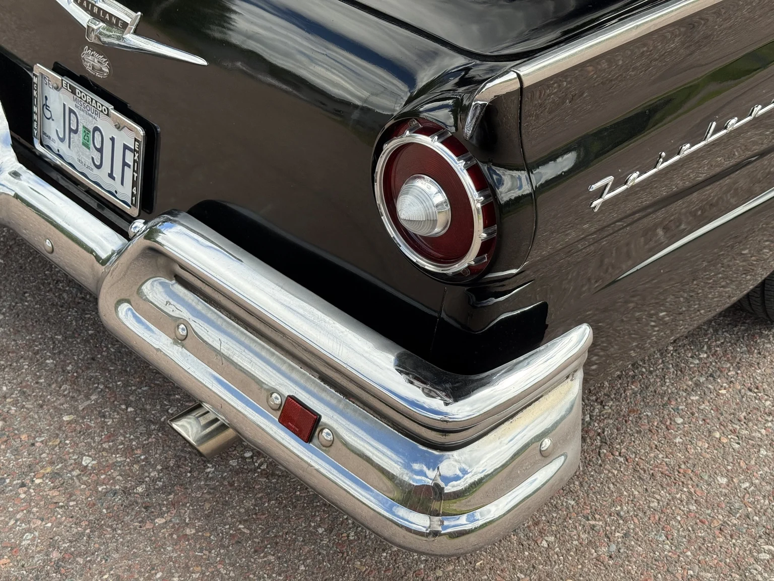 Exteriörbild på 1957 Ford Fairlane 500 Hardtop Cabriolet (23)