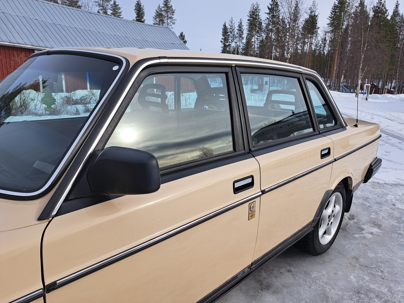 Exteriörbild på 1988 Volvo 240 GL