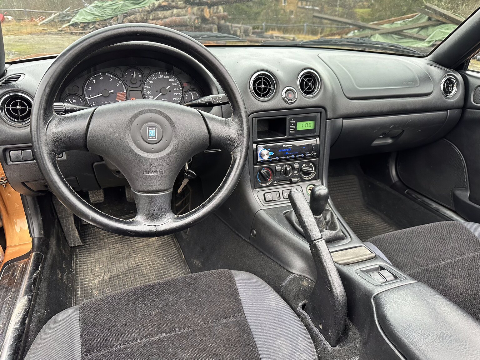 Innenraumfoto von 1998 Mazda Miata MX-5 NB