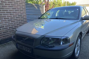 Exterior image of 1999 Volvo S80