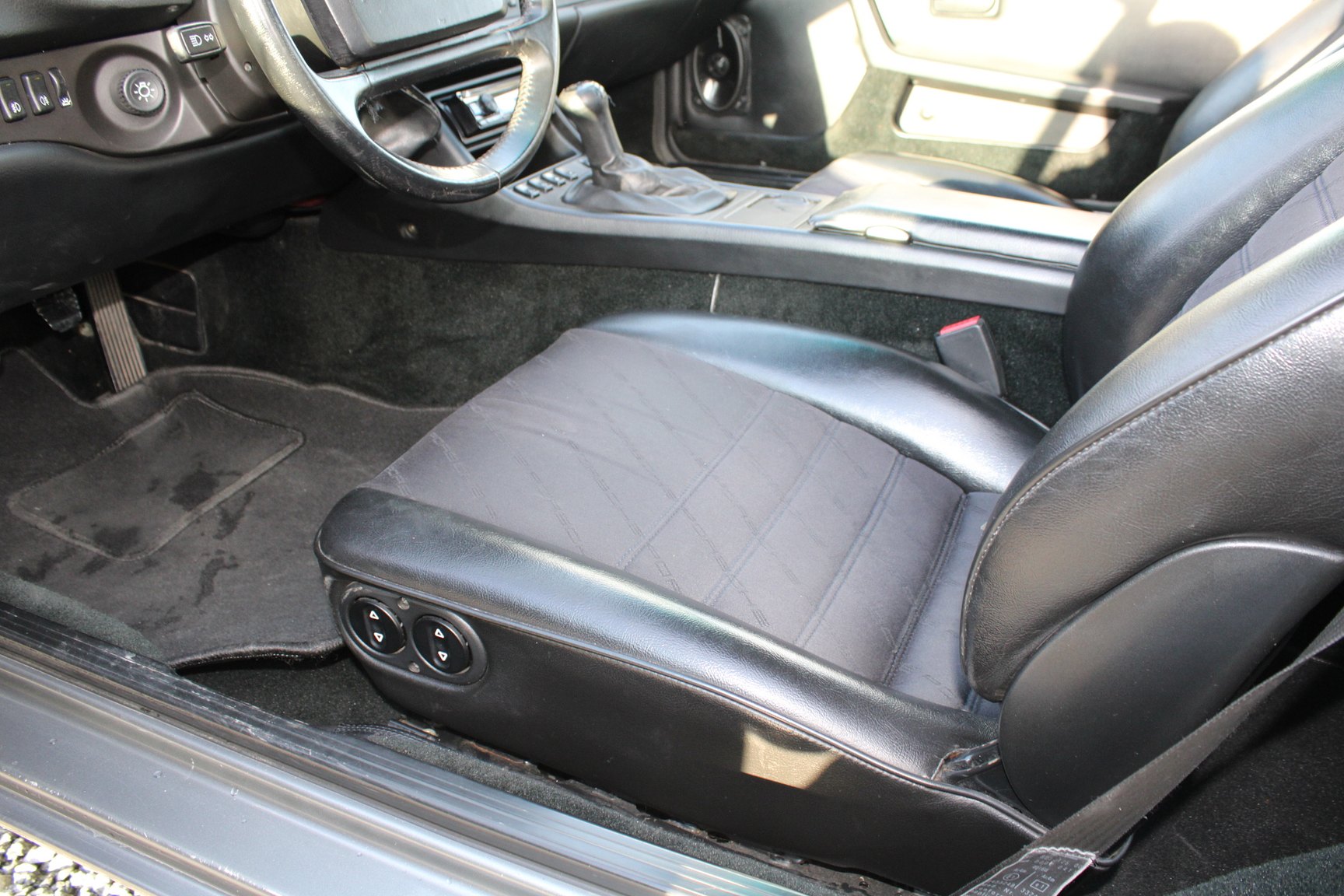 Interior image of 1991 PORSCHE 944 S2