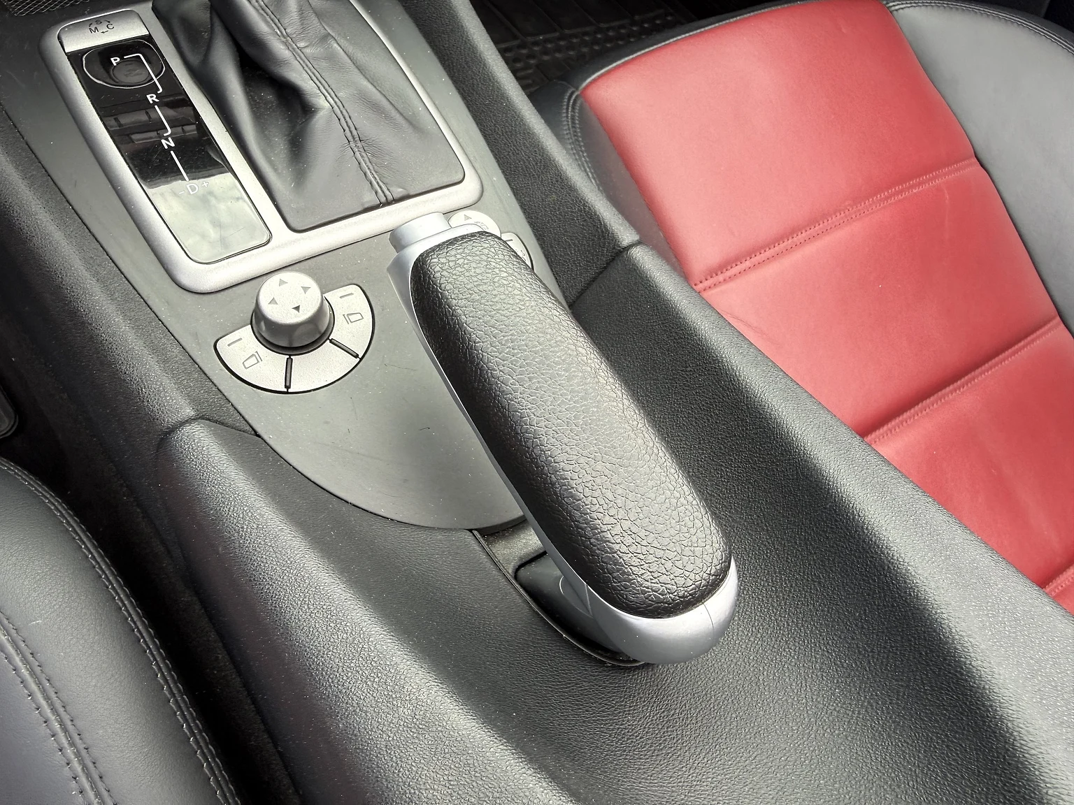 Innenraumfoto von 2005 Mercedes-Benz SLK 55 (30)