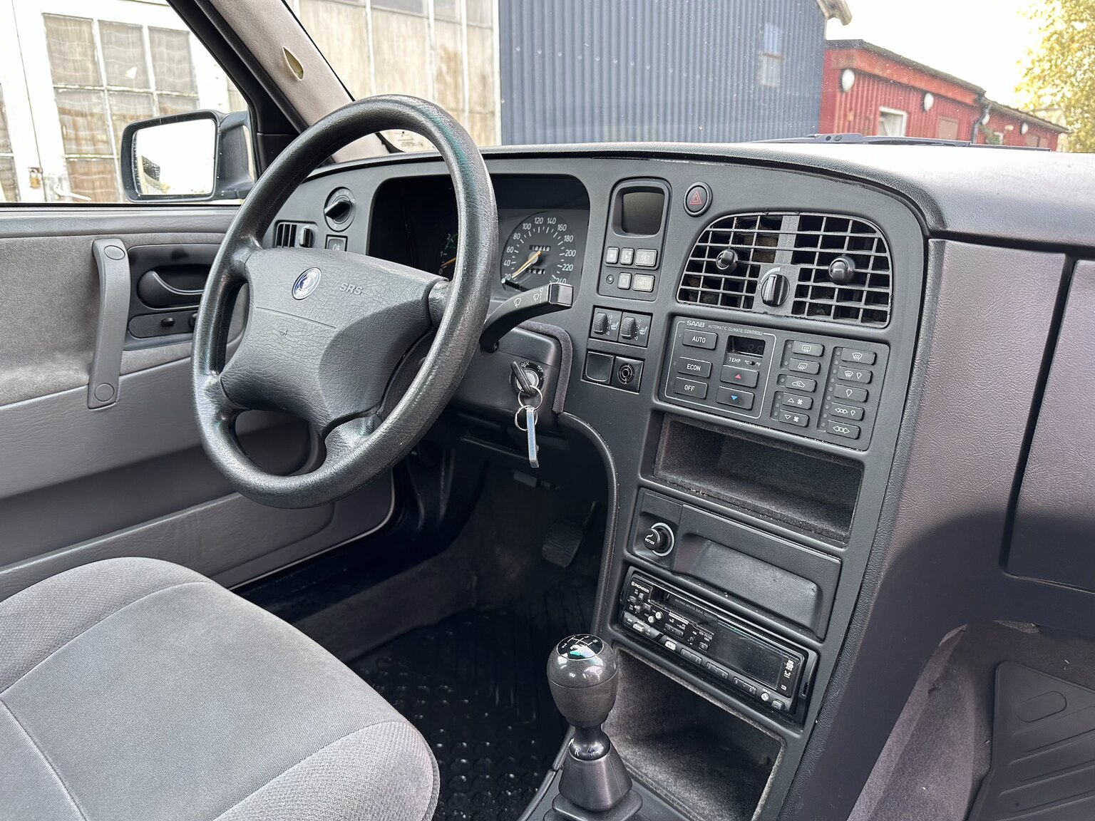 Interior image of 1996 SAAB 9000