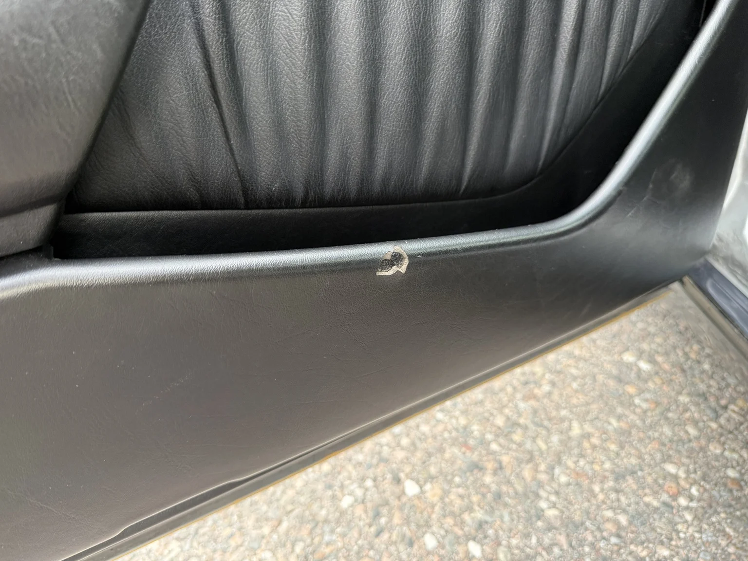 Interior image of 1994 Mercedes-Benz E 320 T (6)