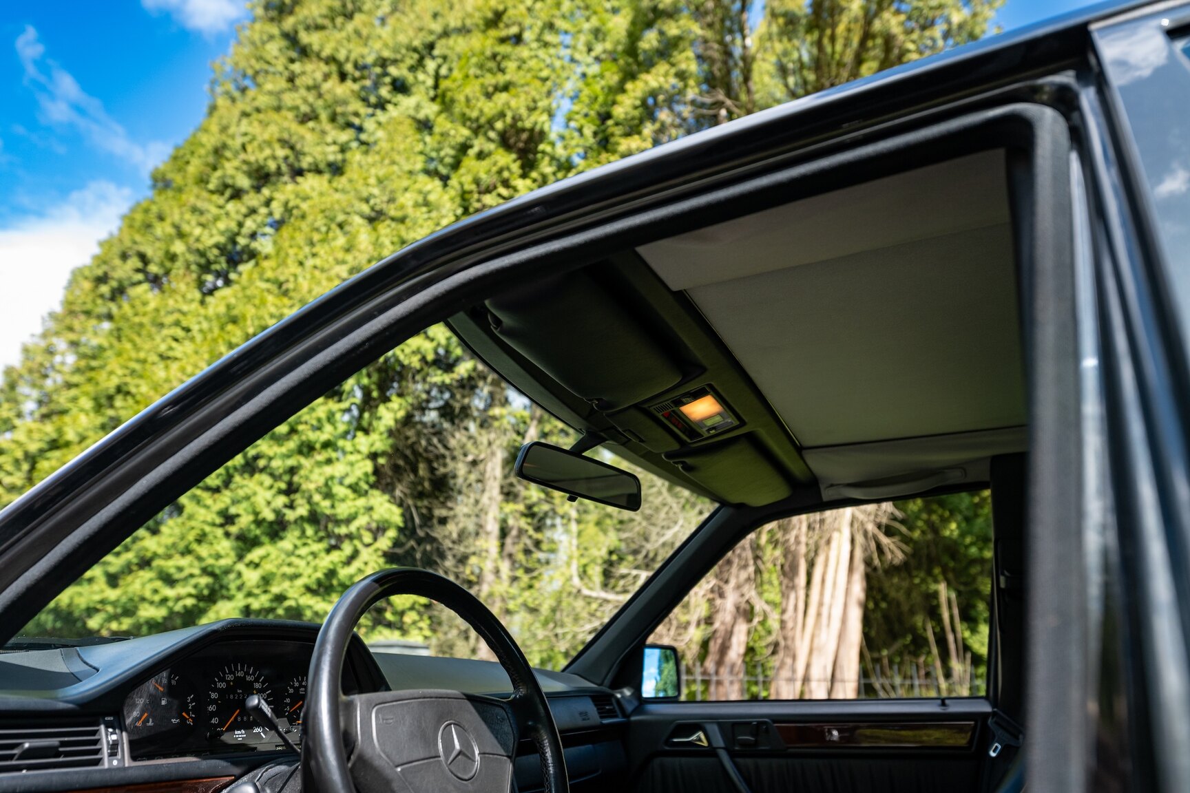Interior image of 1993 Mercedes-Benz 400 E