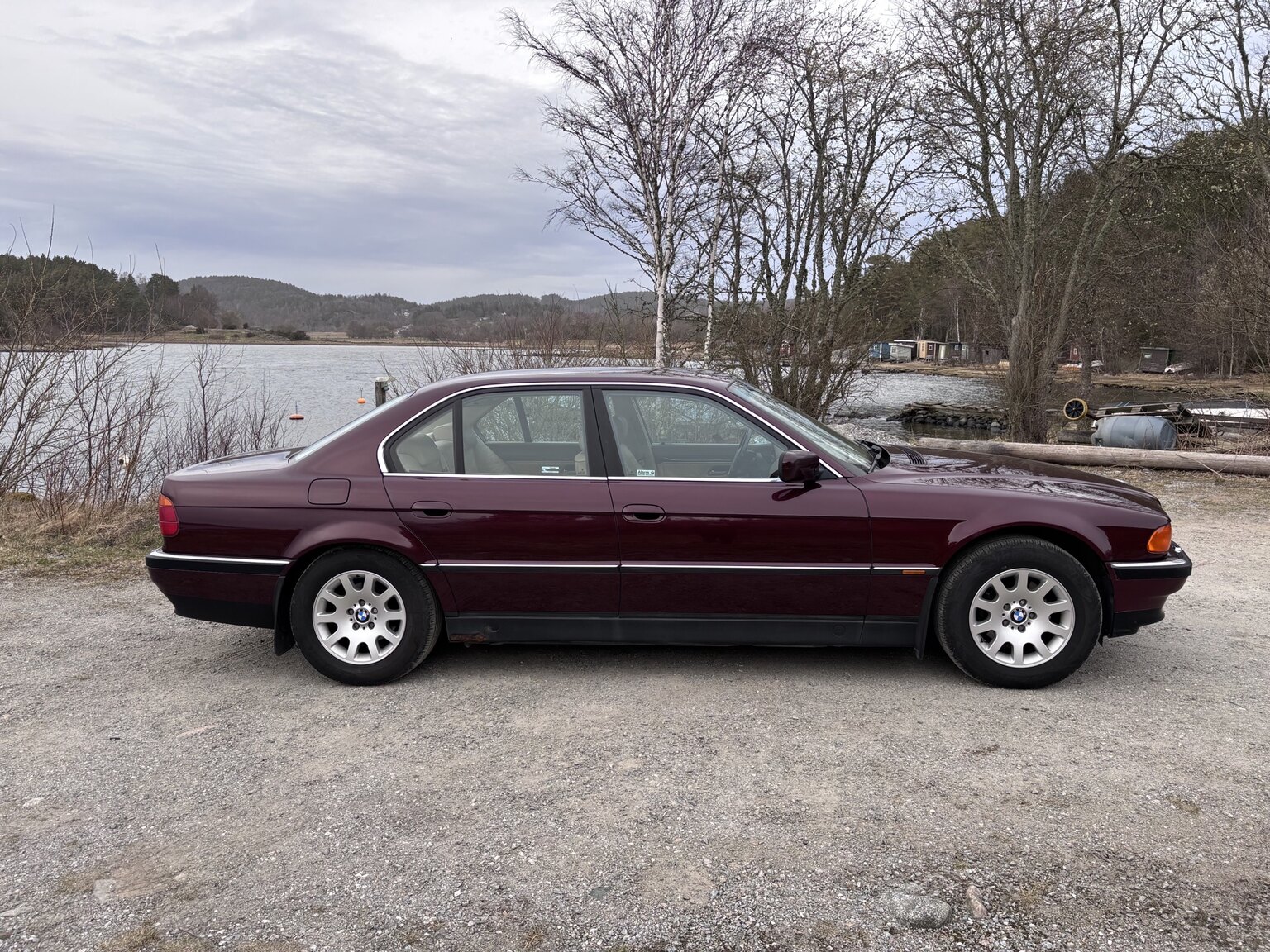 Exterior image of 1996 BMW 728iA