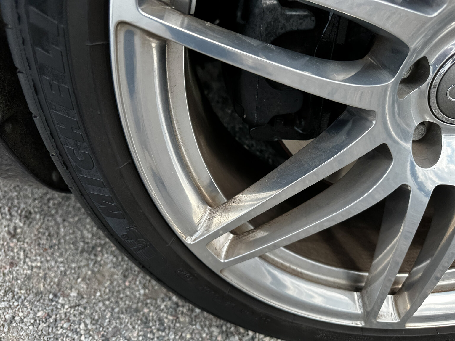 Exterior image of 2009 Audi S8 5.2 V10 FSI Quattro
