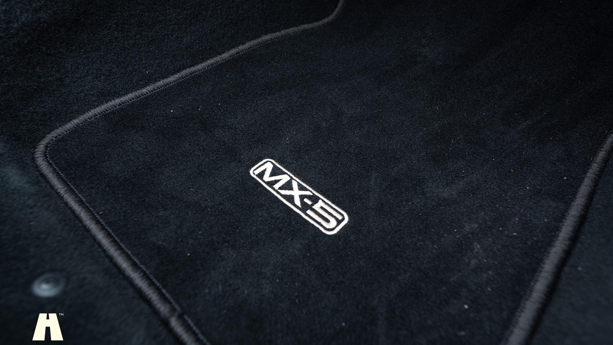 Innenraumfoto von 1997 Mazda MX-5 (8)