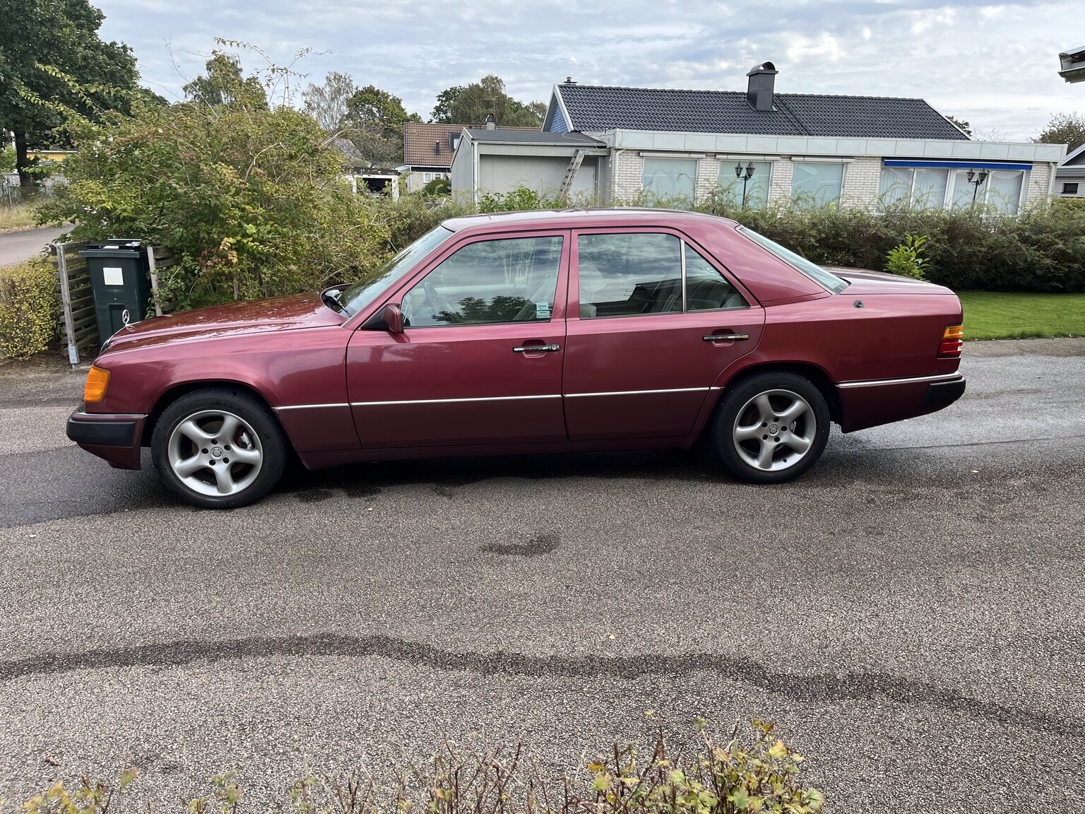 Exterior image of 1990 Mercedes-Benz 230 E