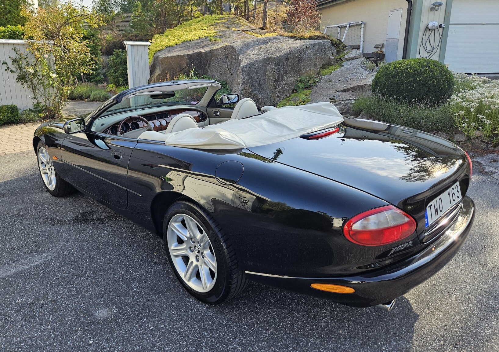 Exteriörbild på 1998 Jaguar XK8 Cabriolet
